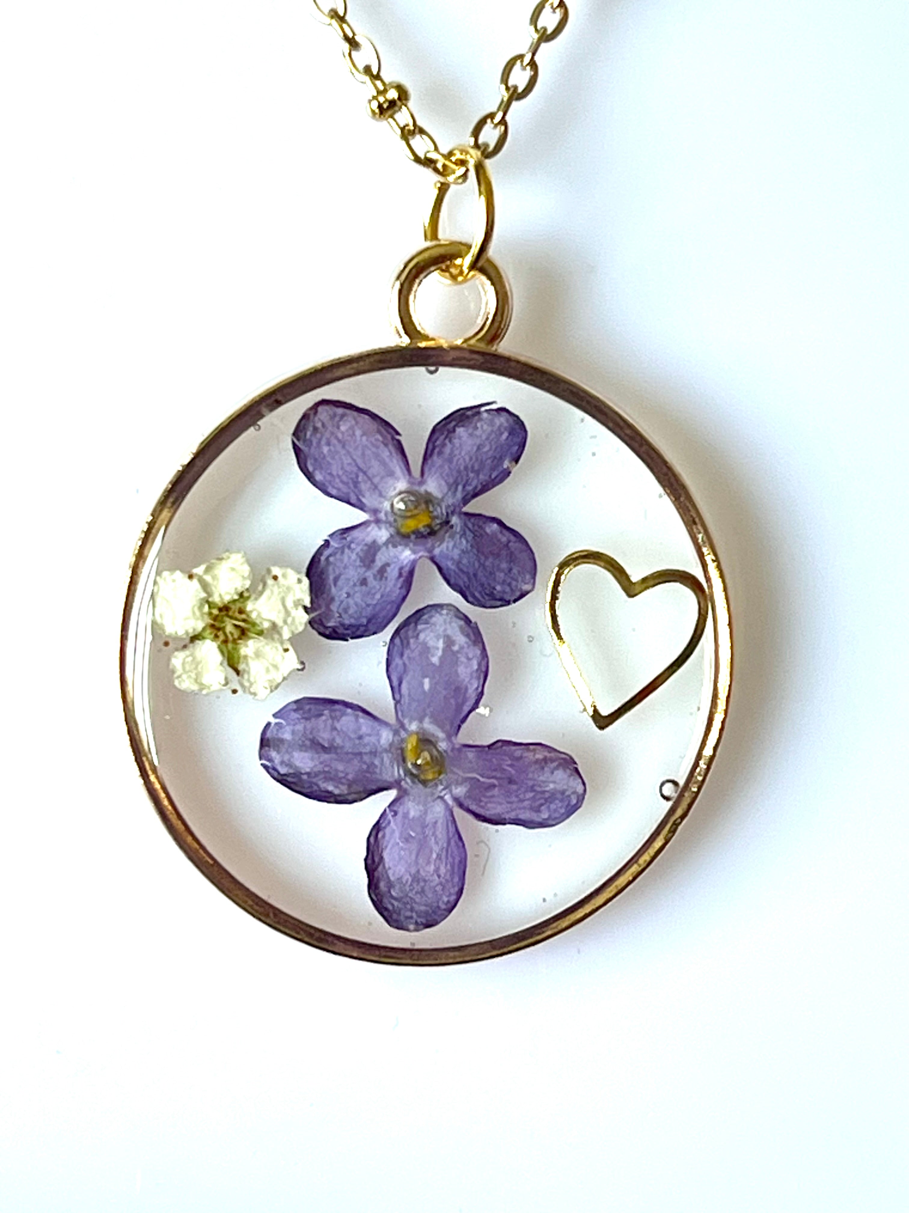 🌿 Collier fleurs de lilas & spirée – Élégance florale intemporelle