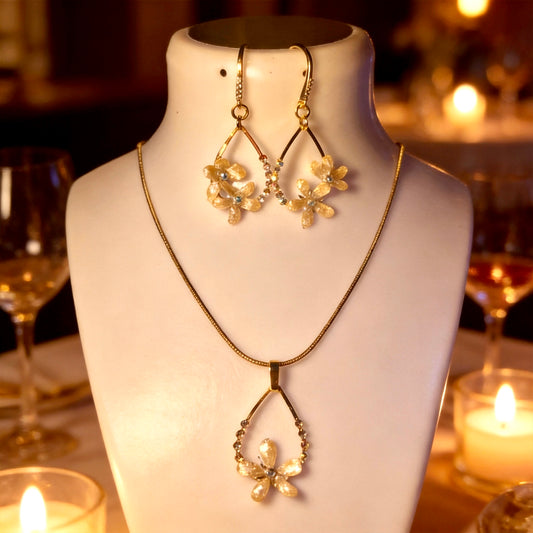 Parure de bijoux Seringat & strass - Aux fleurs de Chloé Parure de bijoux Seringat & strass Parure bijoux Parure bijoux