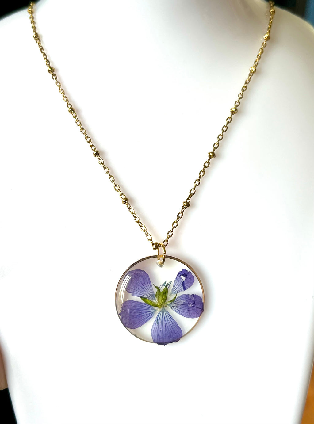 🌸 Collier Fleur de Lin Naturelle – Pendentif en résine