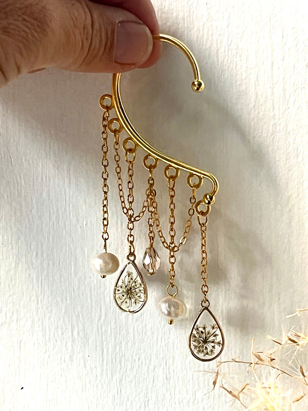 Bijou d’oreille fleurs naturelles, perles et cristal