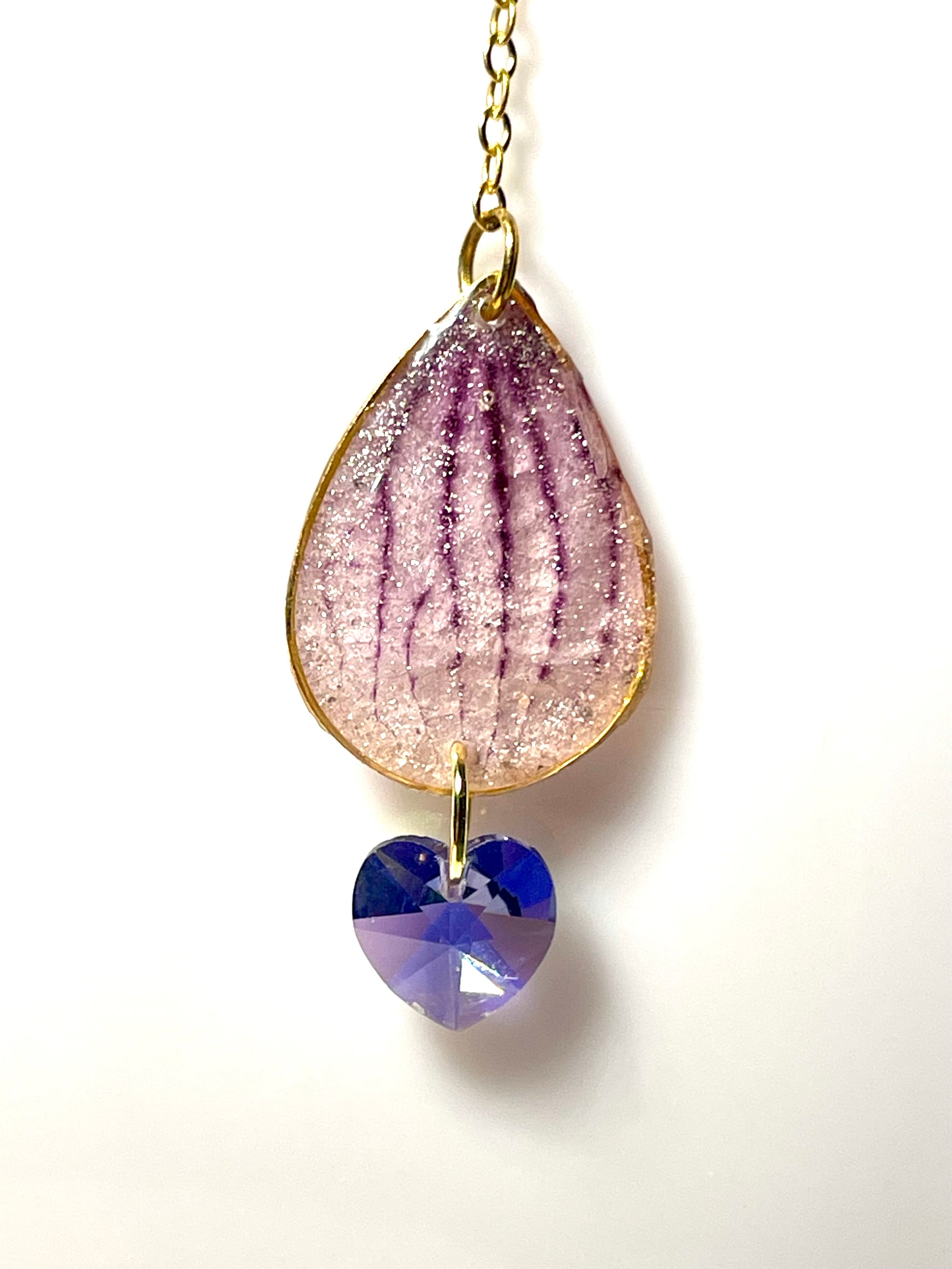 Collier ajustable larme pétale Orchidée , fleur de lotus - Aux fleurs de Chloé Collier ajustable larme pétale Orchidée , fleur de lotus Collier Collier