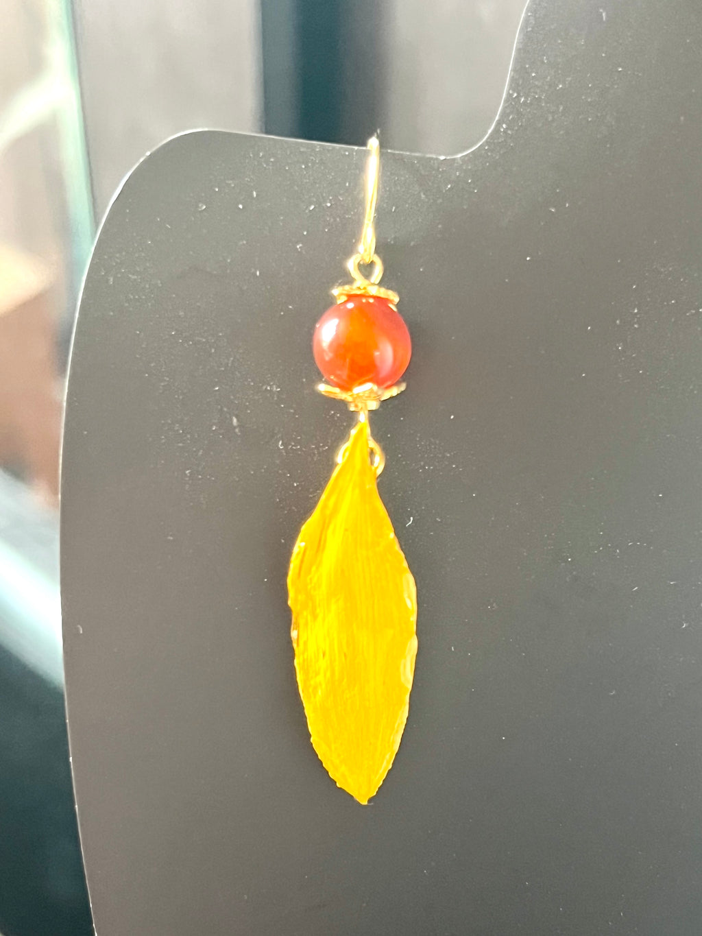 Ohrringe Sonnenblume & Karneol – Handgefertigter floraler Schmuck