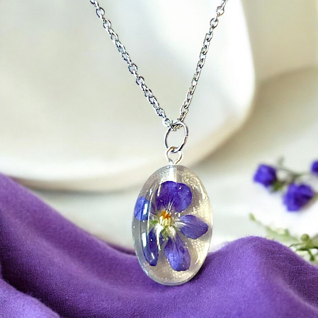 Pendentif ovale argenté fleur de Violette - Aux fleurs de Chloé Pendentif ovale argenté fleur de Violette Pendentif Pendentif