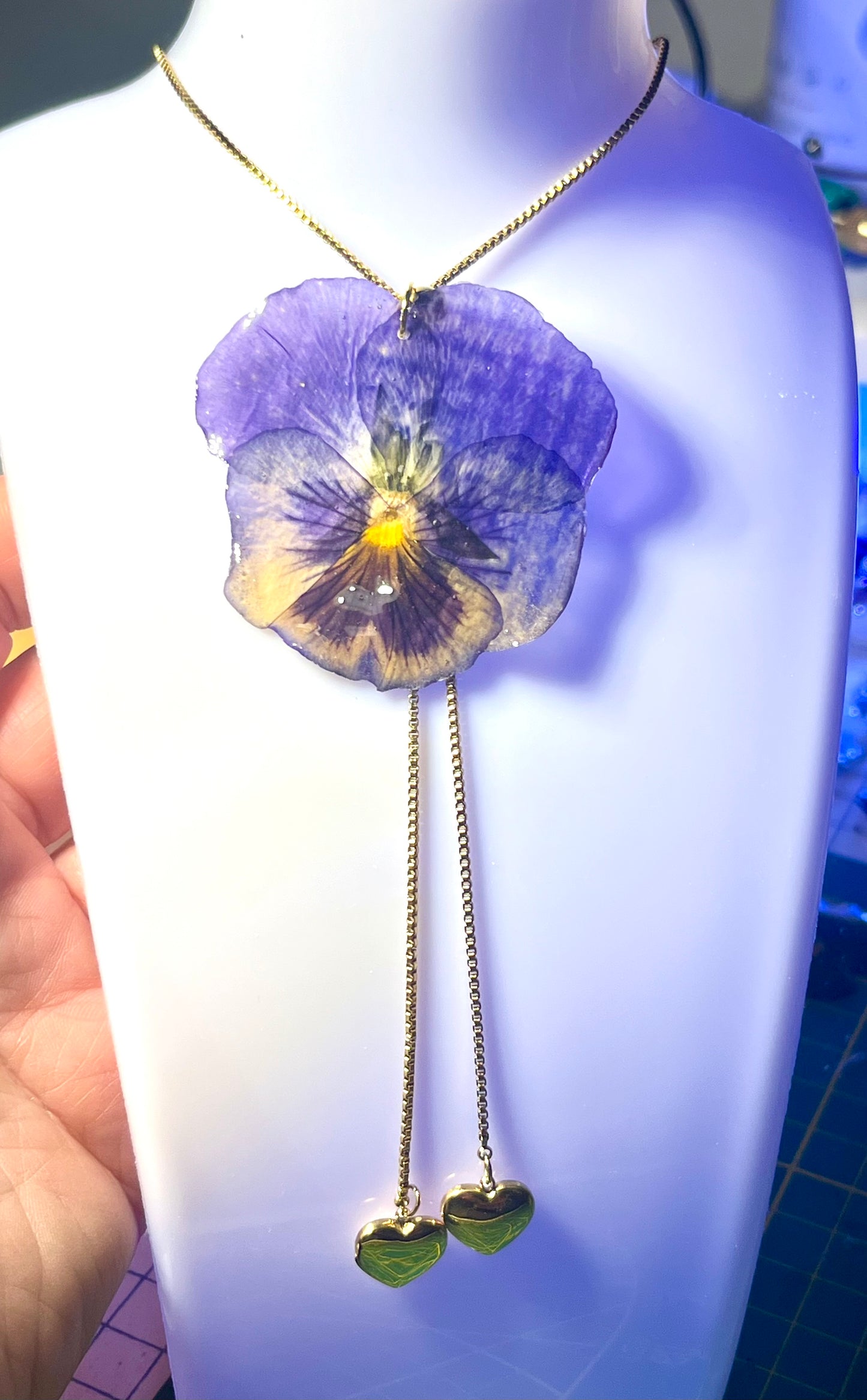 Collier ajustable grande pensée mauve