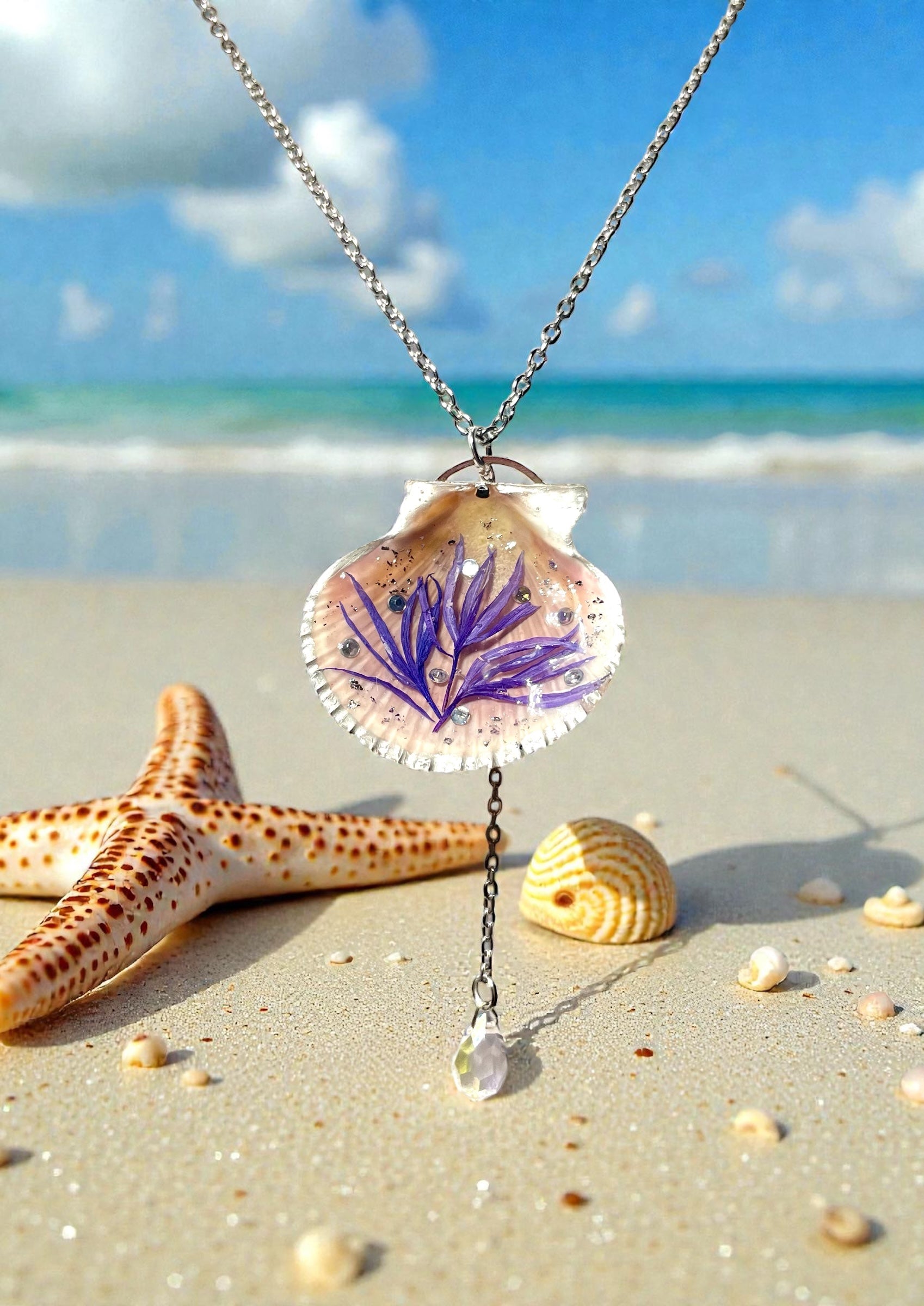 Collier coquillage & pétales de bleuet - Aux fleurs de Chloé Collier coquillage & pétales de bleuet Collier Collier