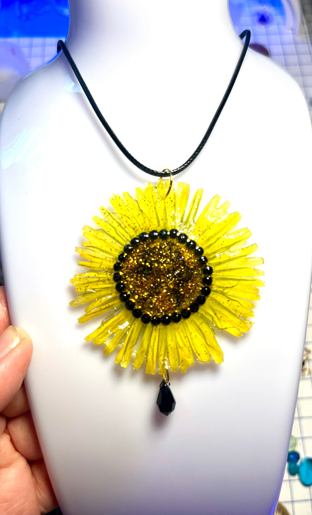 Collier Grande Marguerite en fleur naturelle résinée