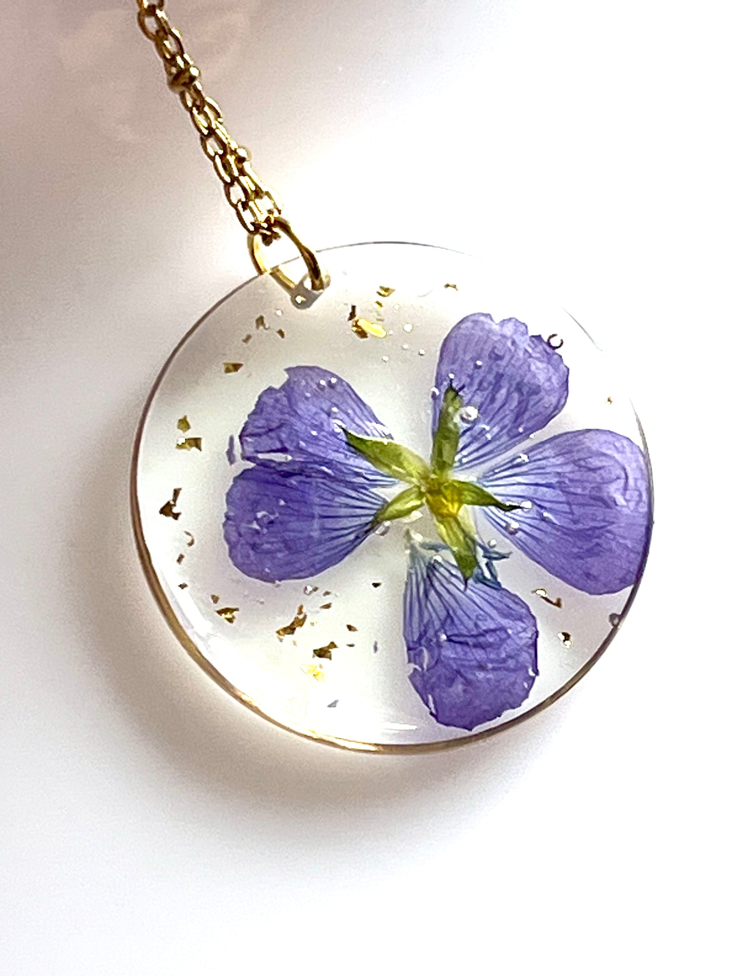 🌸 Collier Fleur de Lin Naturelle – Pendentif en résine