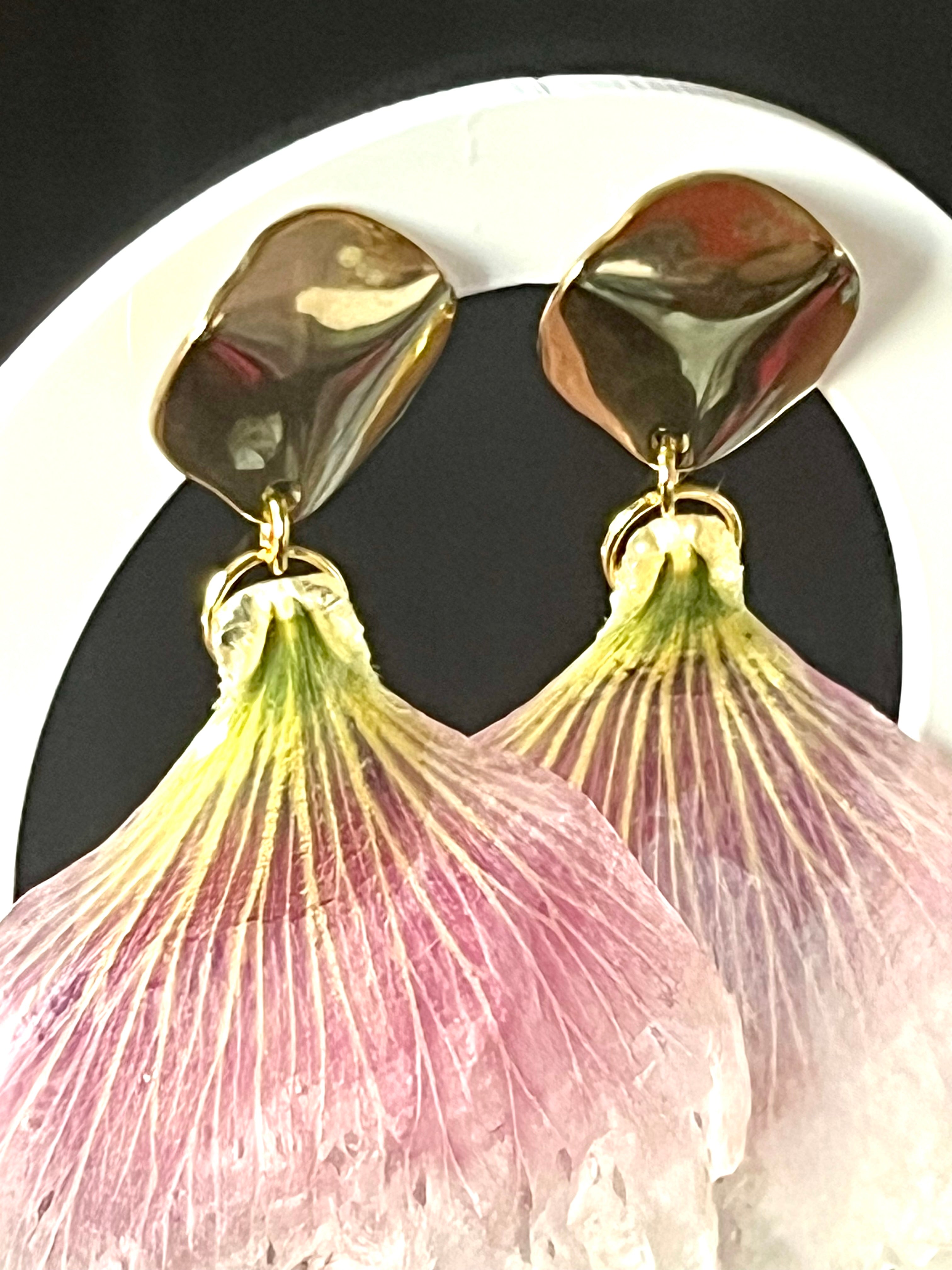 🌸 Boucles d’oreilles en véritables pétales – Modèle Rose trémière