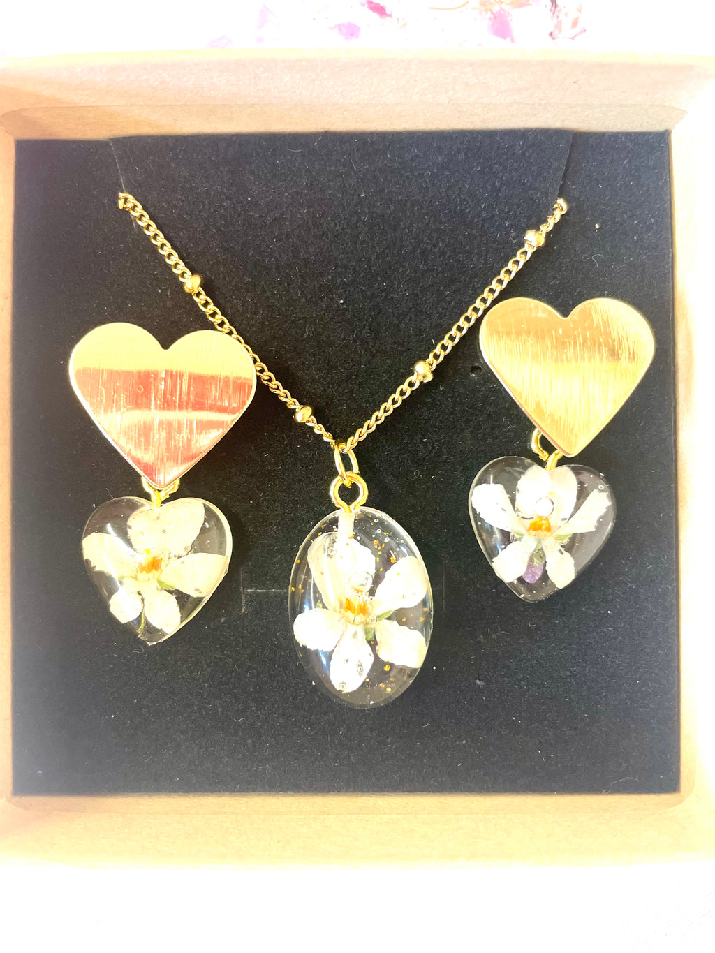 Parure de violettes blanches - Aux fleurs de Chloé Parure de violettes blanches Parure bijoux Parure bijoux