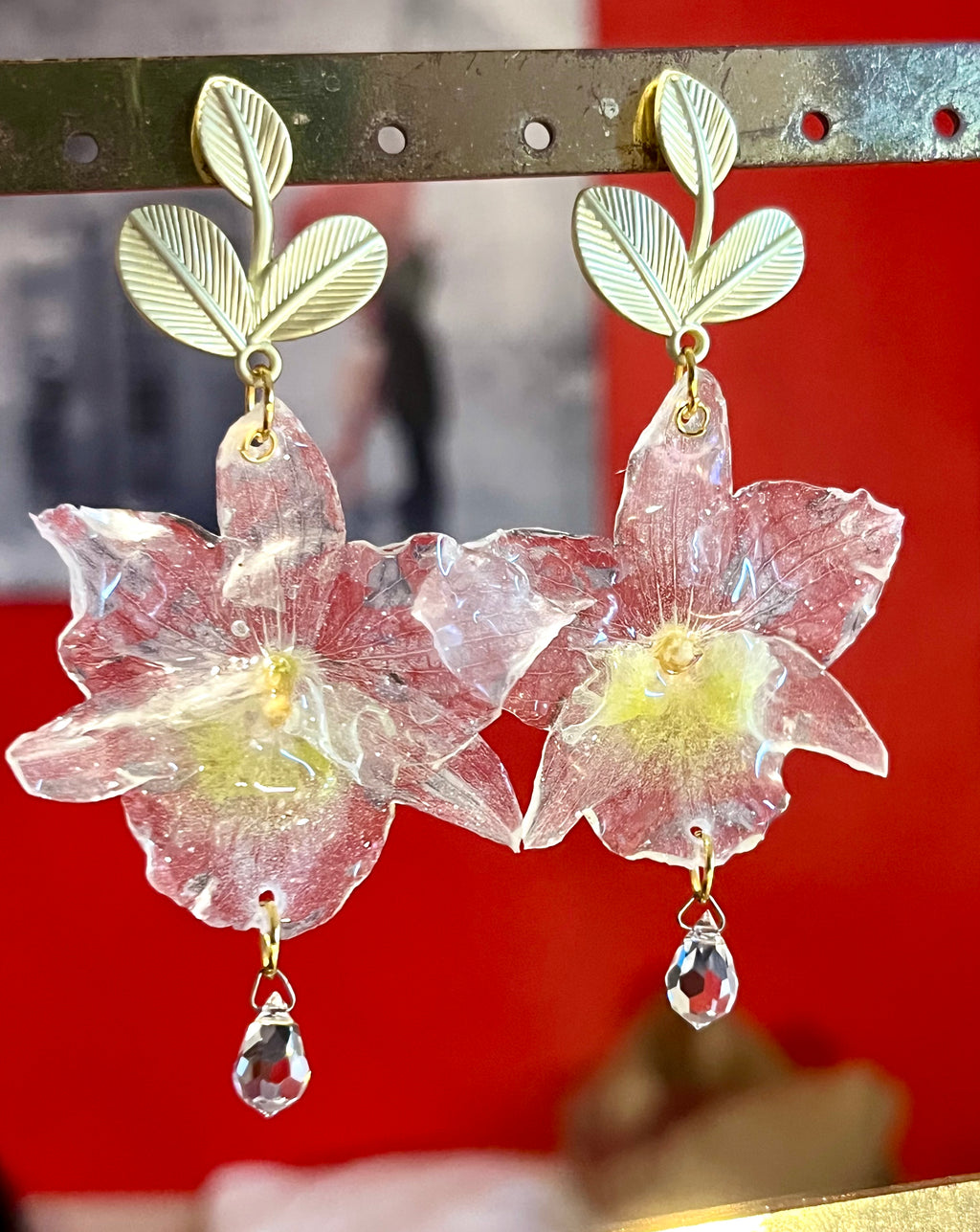 Boucles d’oreilles Orchidée Bambou – Fleur naturelle résinée