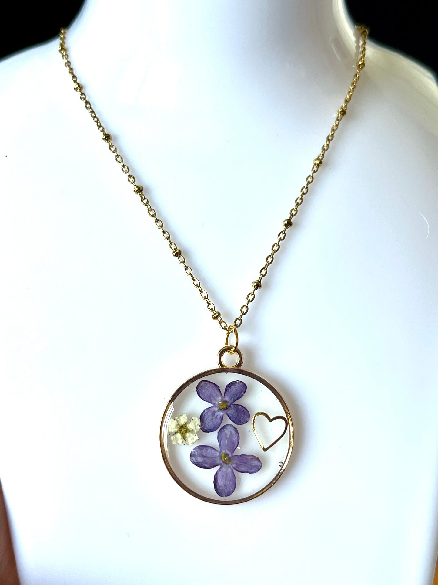 🌿 Collier fleurs de lilas & spirée – Élégance florale intemporelle