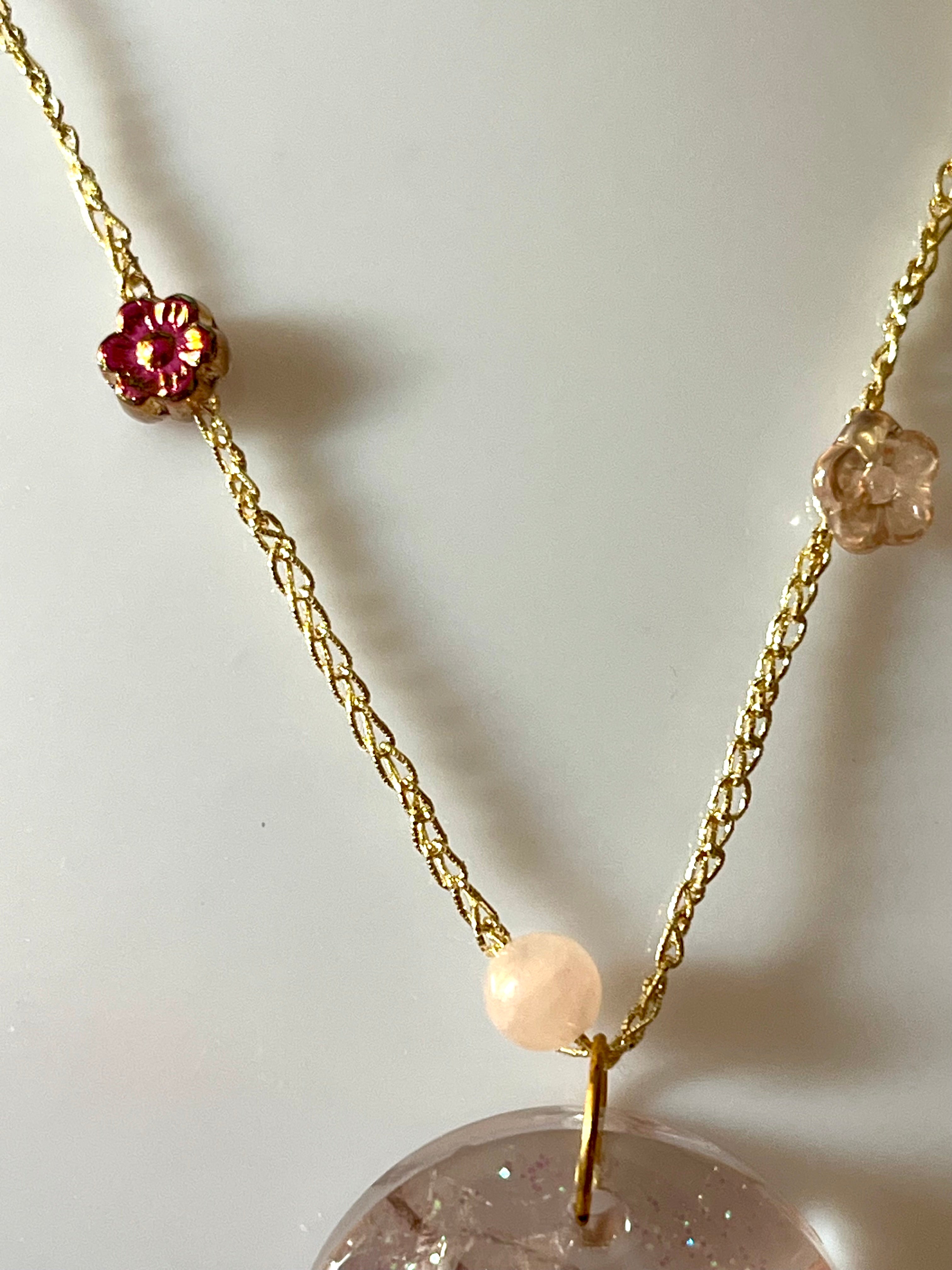 Collier Bien-Être Rose & Quartz Rose – Fleur naturelle & Pierre naturelle