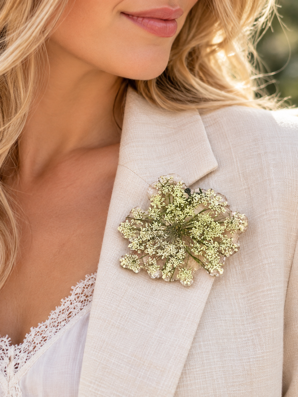 Broche Éclat des Prés - fleur naturelle Carotte sauvage