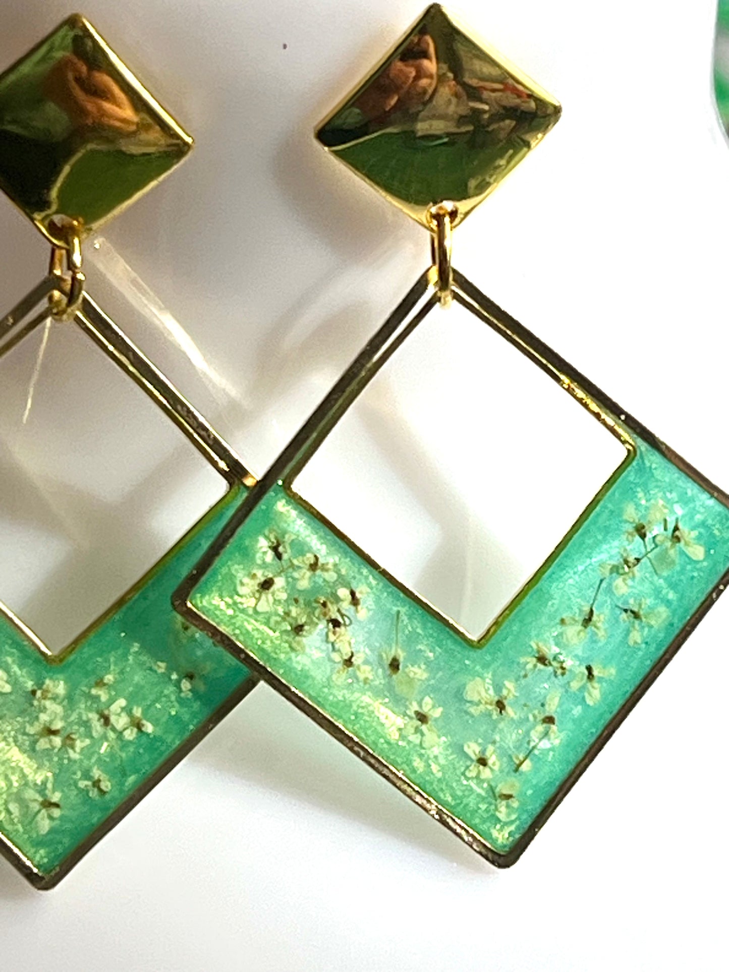 Boucles d’oreilles fleurs carotte sauvage losanges verts