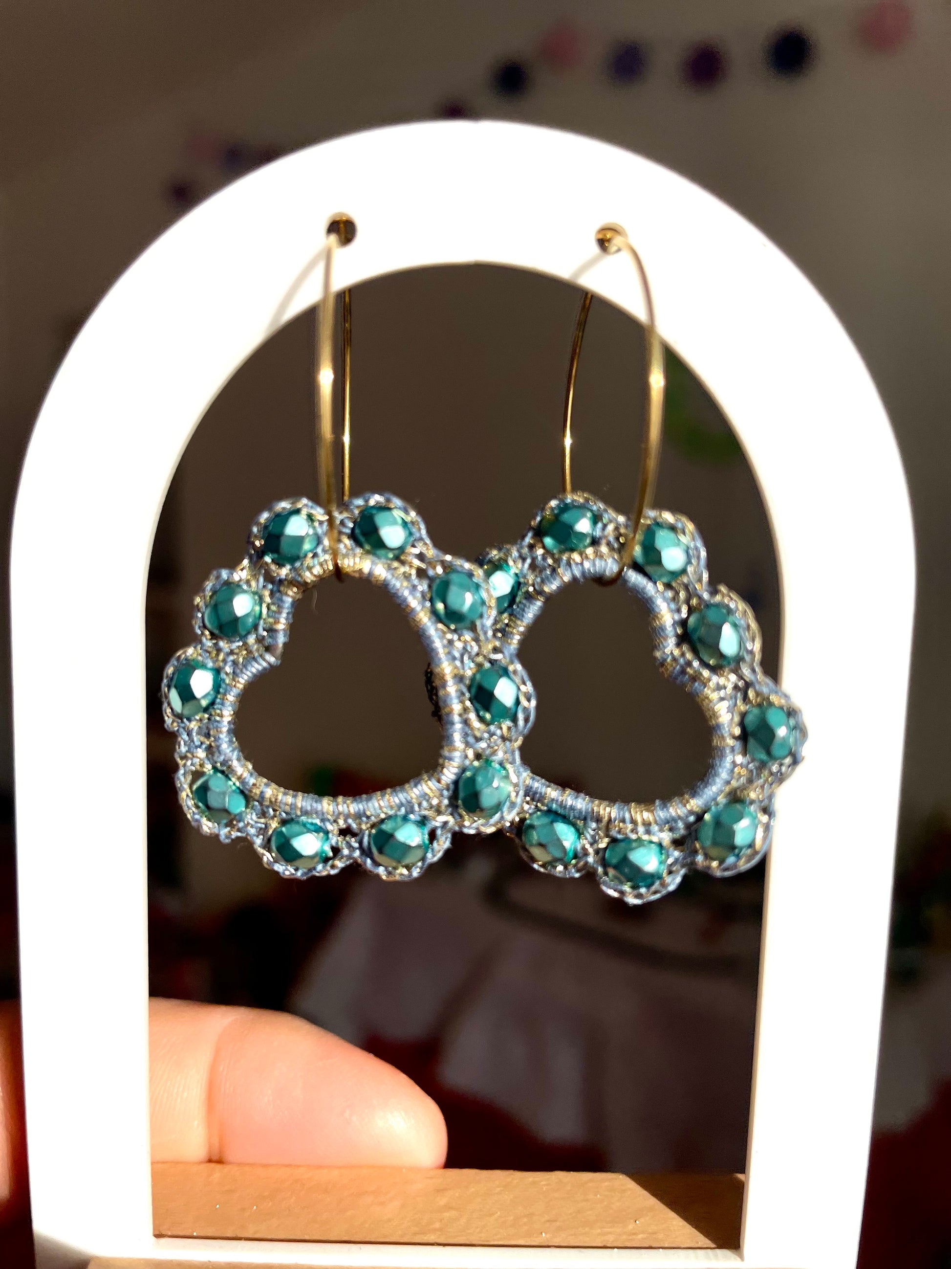 Boucles d’oreilles cœurs de perles bleues - Aux fleurs de Chloé Boucles d’oreilles cœurs de perles bleues Boucles d’oreilles Boucles d’oreilles