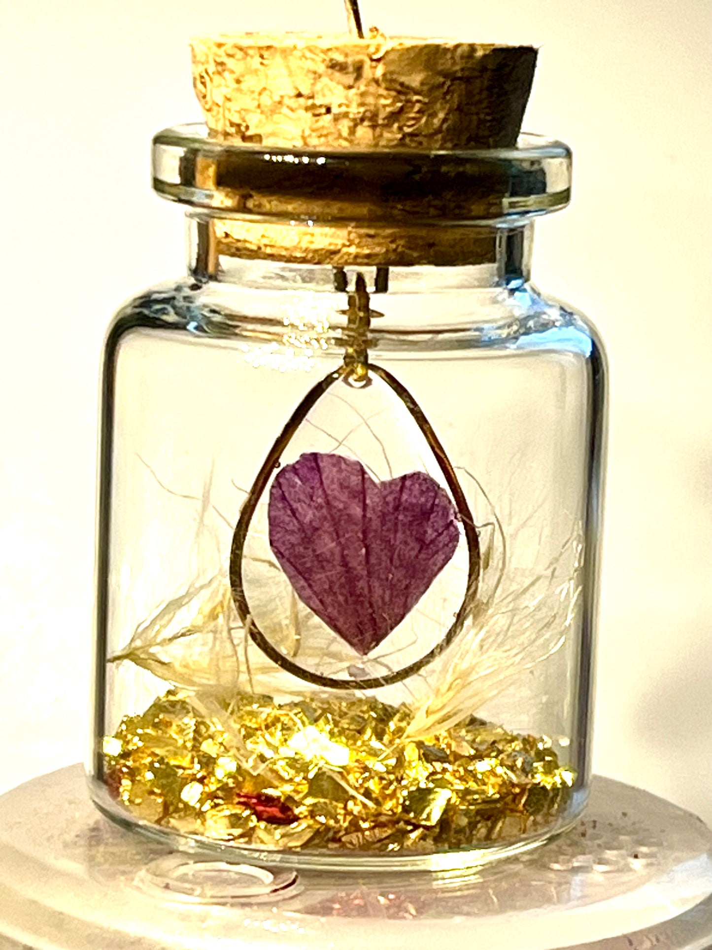 Fiole avec pendentif cœur de pétale d’orchidée