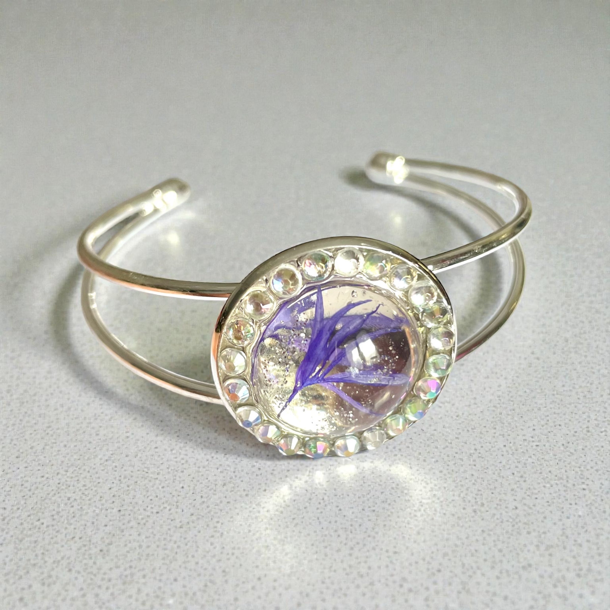 Bracelet manchette Bleuet & strass - Aux fleurs de Chloé Bracelet manchette Bleuet & strass Bracelet Bracelet