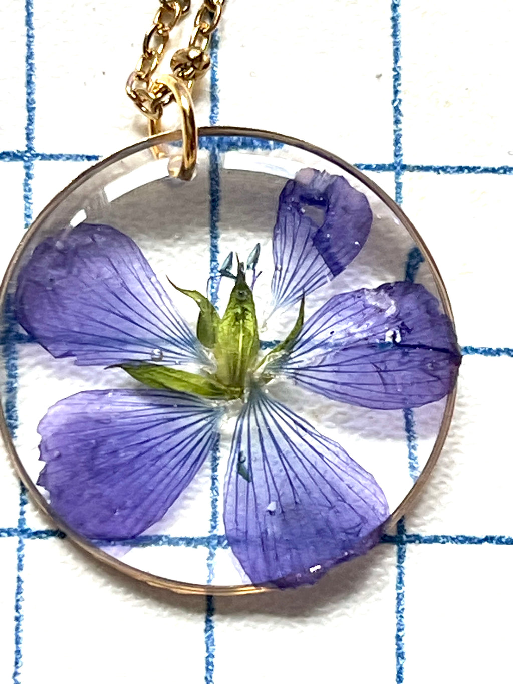 🌸 Collier Fleur de Lin Naturelle – Pendentif en résine
