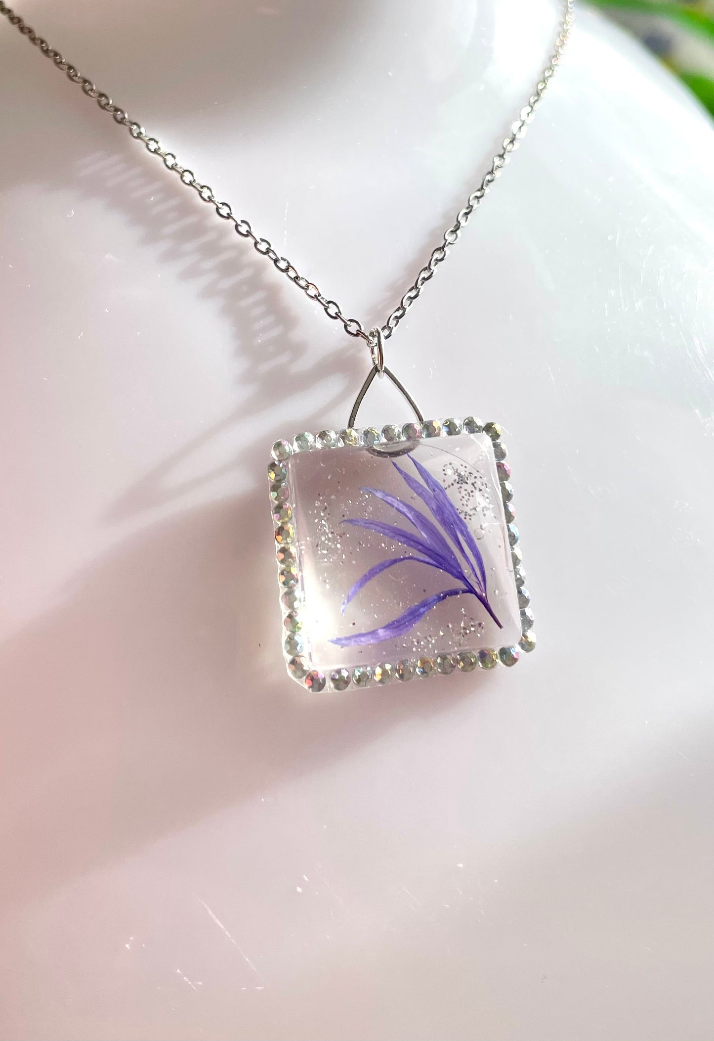 Collier pétale de Bleuet & strass