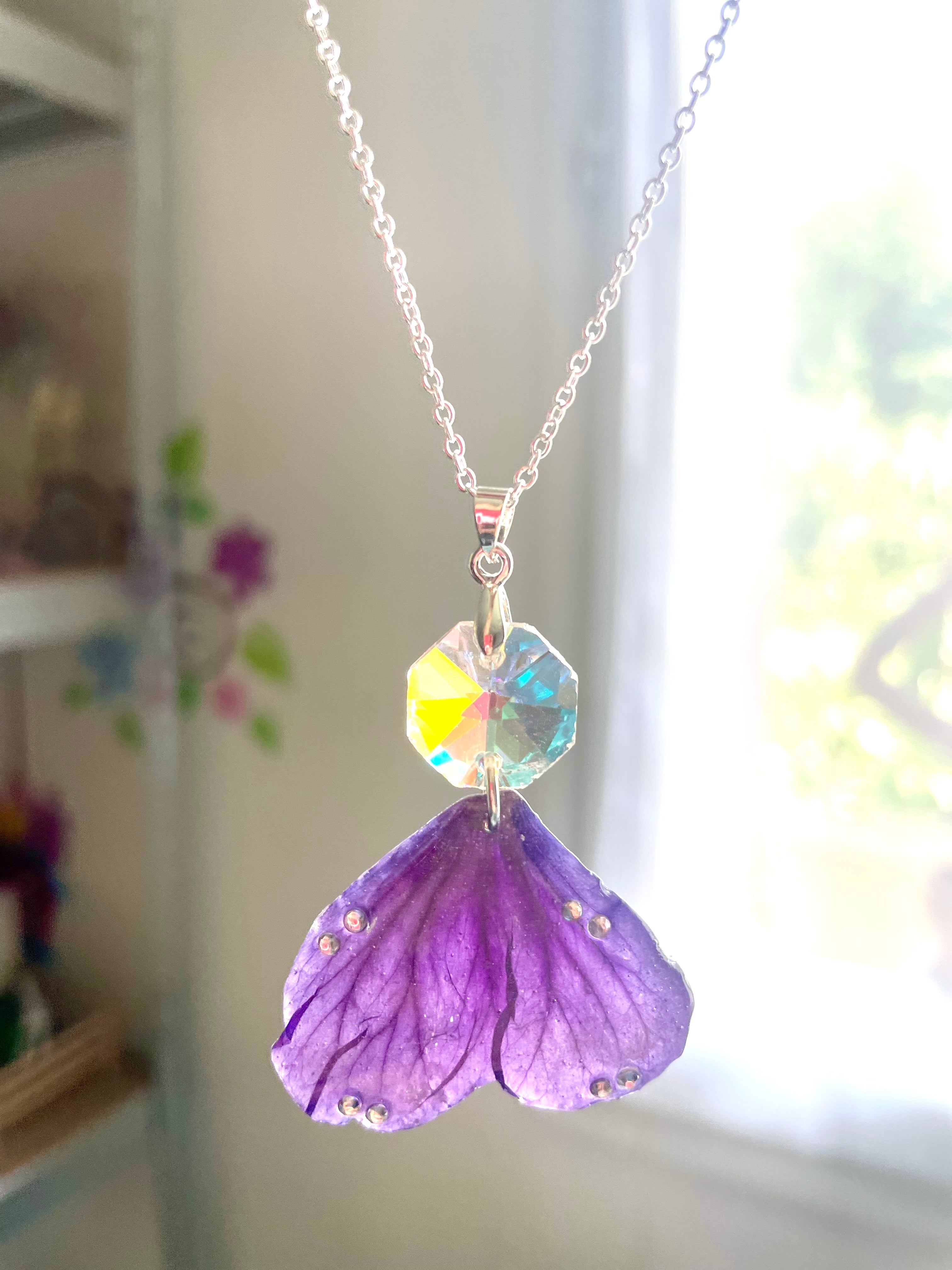 Collier pétale de Mauve Fantasia - Aux fleurs de Chloé Collier pétale de Mauve Fantasia Collier Collier