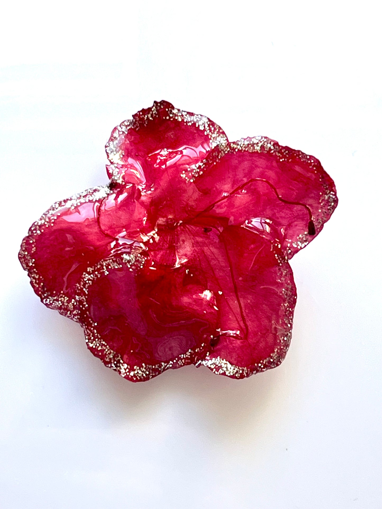 Broche « Azalée Éternelle » – Fleur naturelle préservée