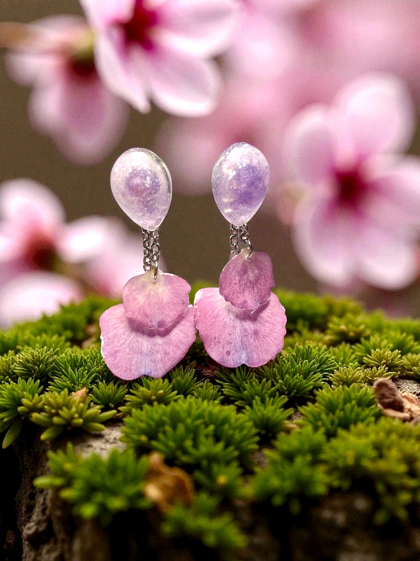 Boucles d’oreilles pétales hortensia rose & paillettes