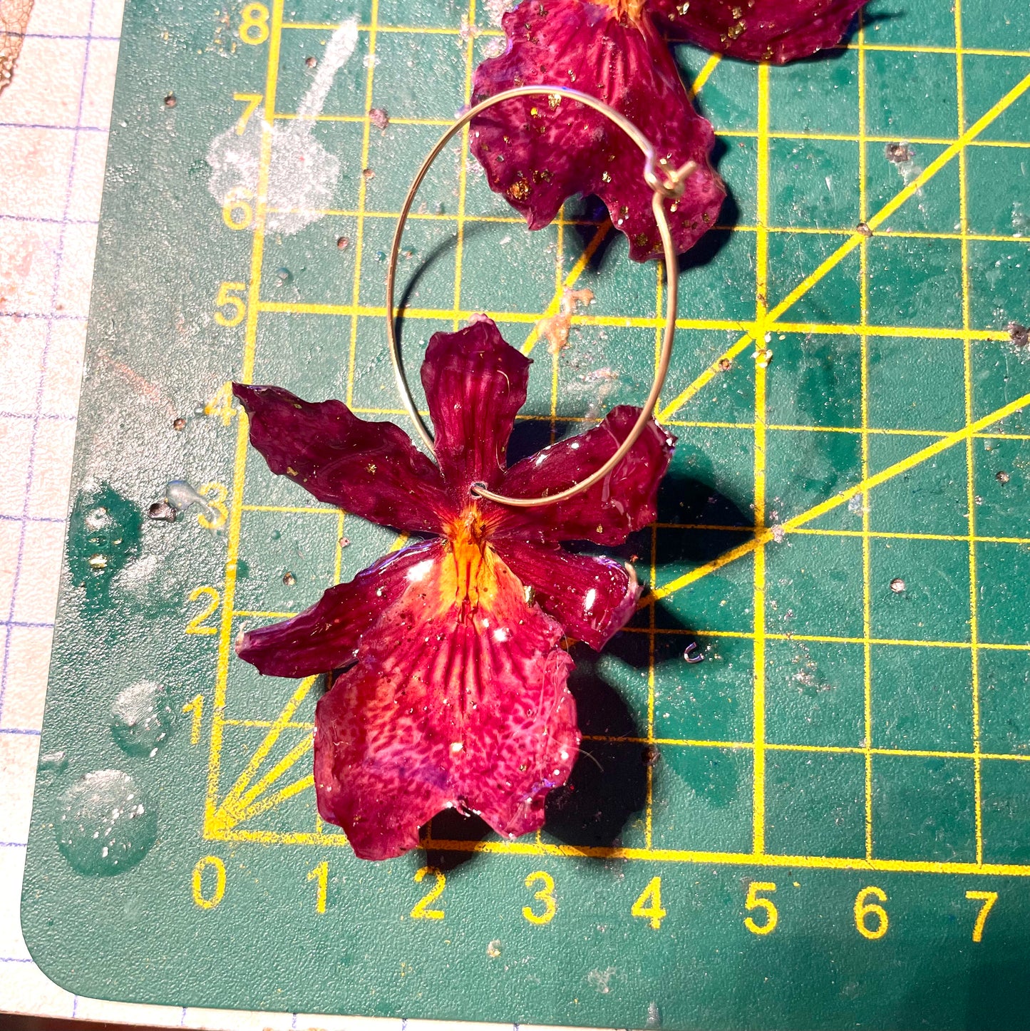 Boucles d’oreilles créoles fleurs orchidée Cattleya