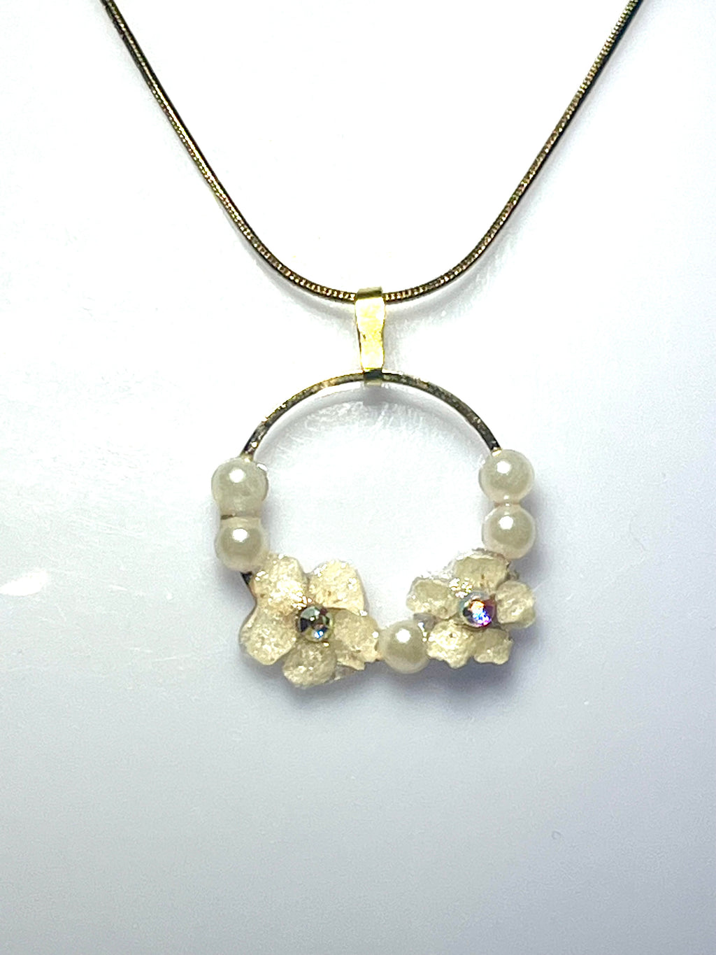 Parure de bijoux fleurs sureau & perles - Aux fleurs de Chloé Parure de bijoux fleurs sureau & perles Parure bijoux Parure bijoux