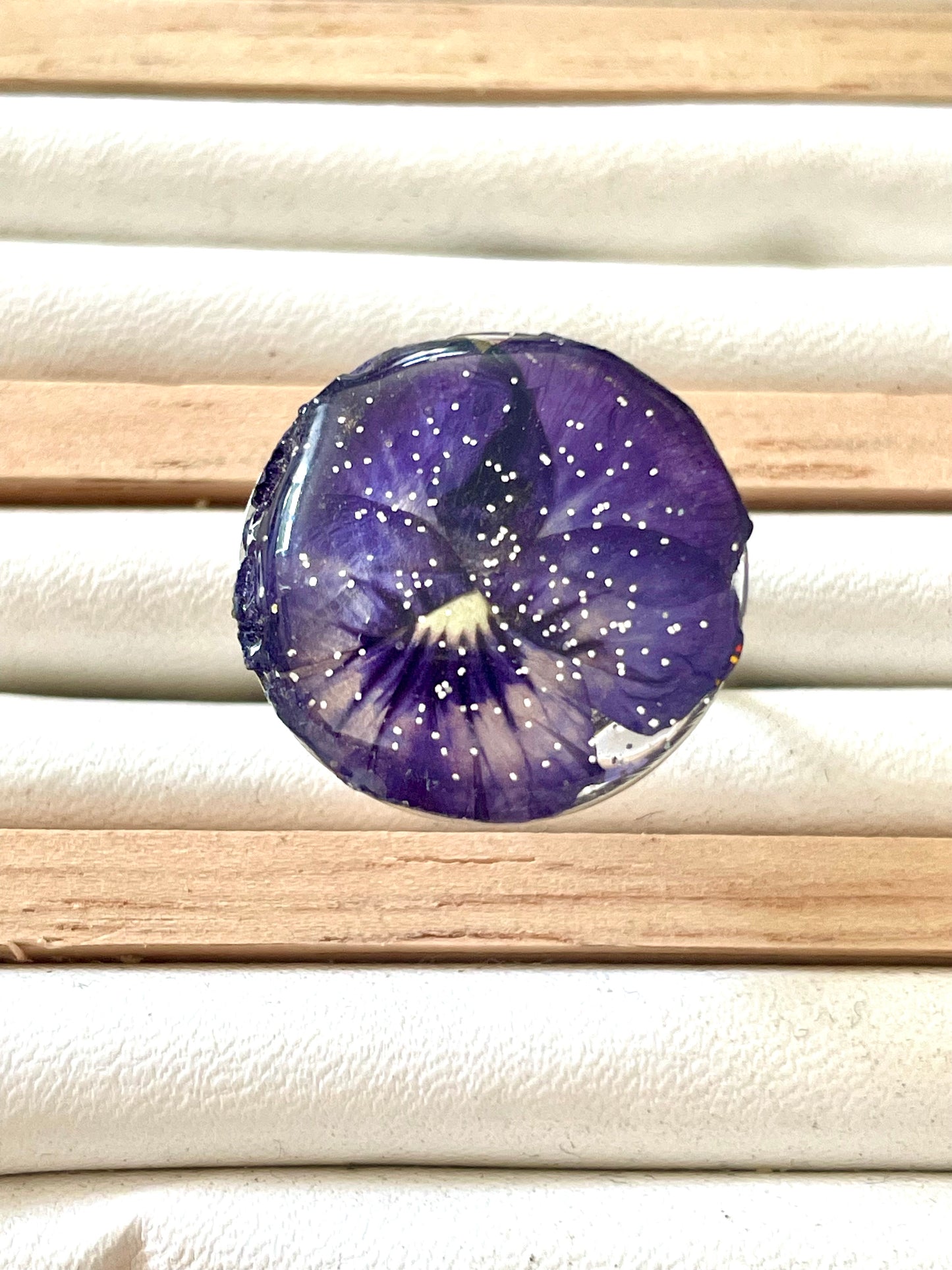 Bague Pensée violette pailletée