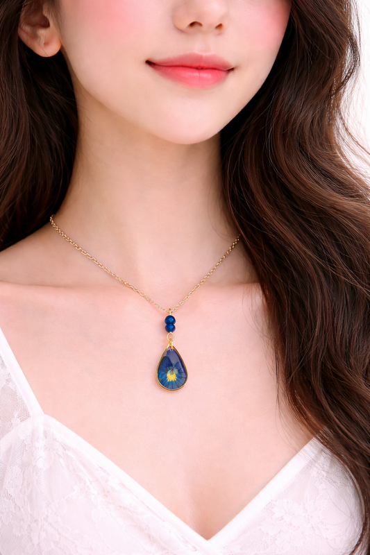Collier “Pensée Naturelle” – Fleur authentique encapsulée