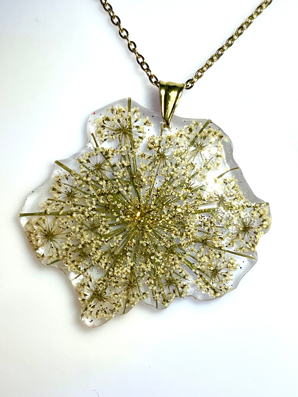Éclat de dentelle - Collier fleurs de carotte sauvage en résine | Bijou floral