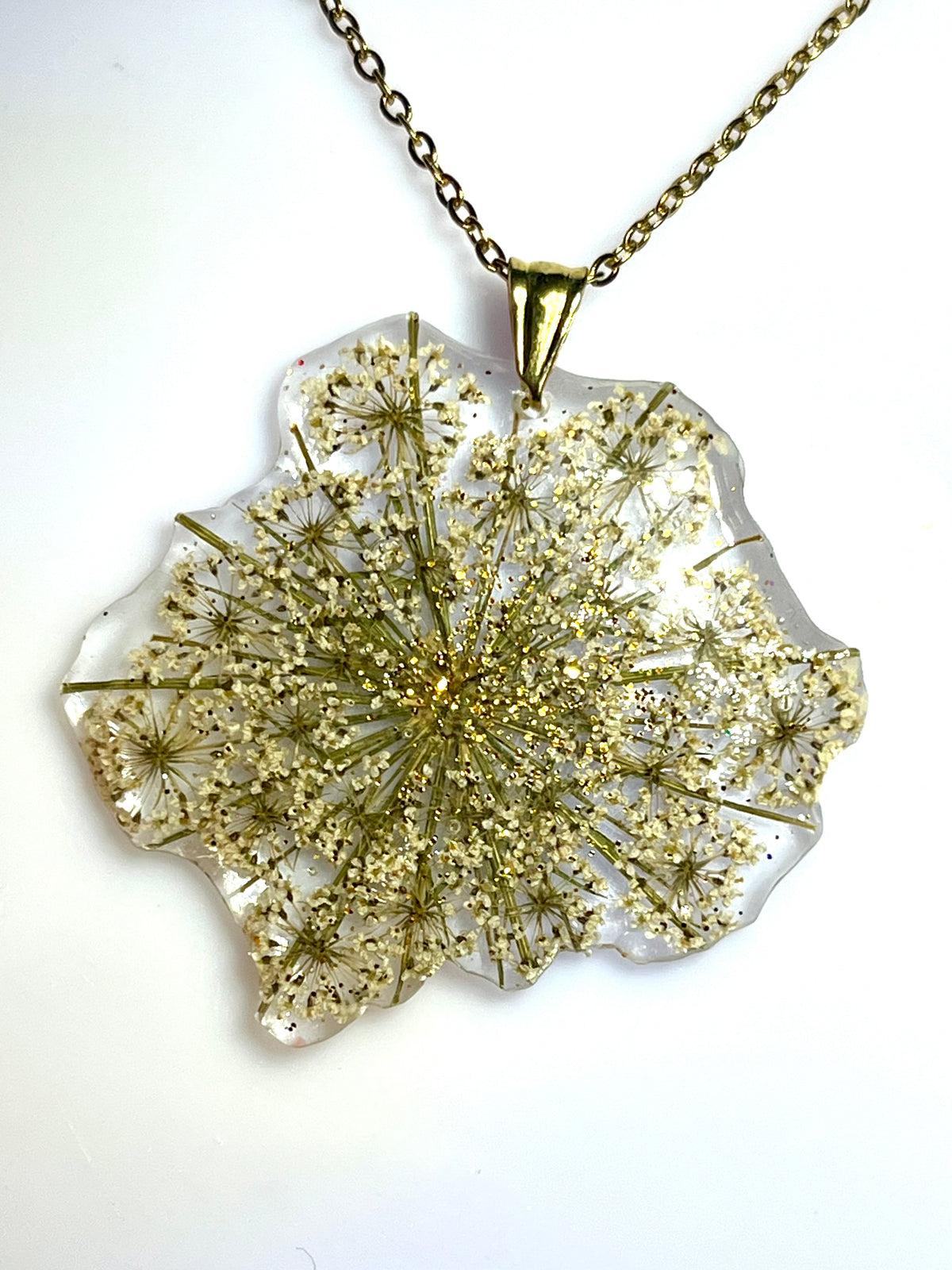 Éclat de dentelle - Collier fleurs de carotte sauvage en résine | Bijou floral