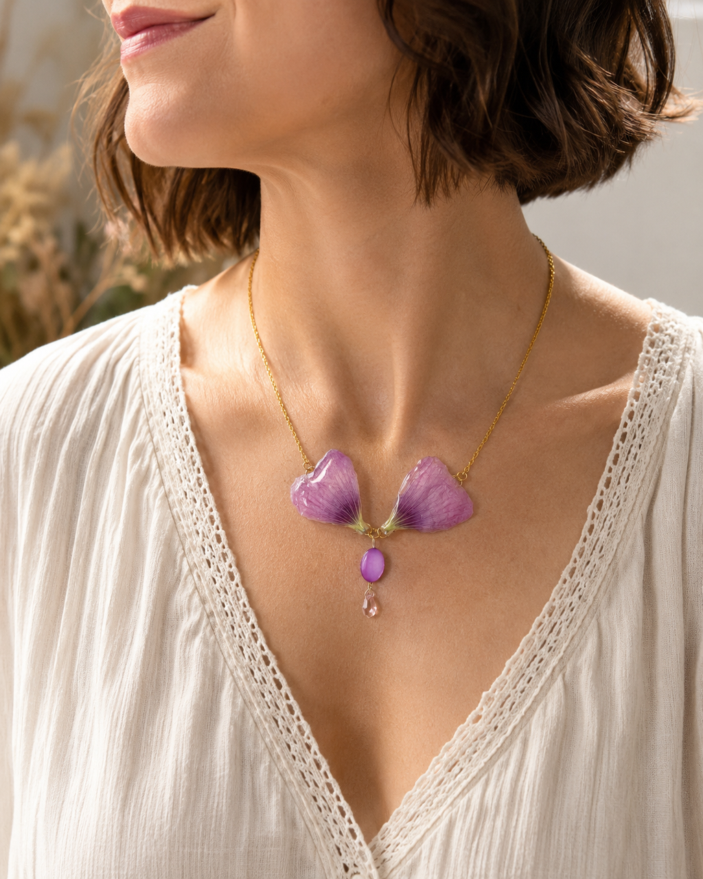 Collier Ailes de Fée – Rose Trémière & Cristal Preciosa