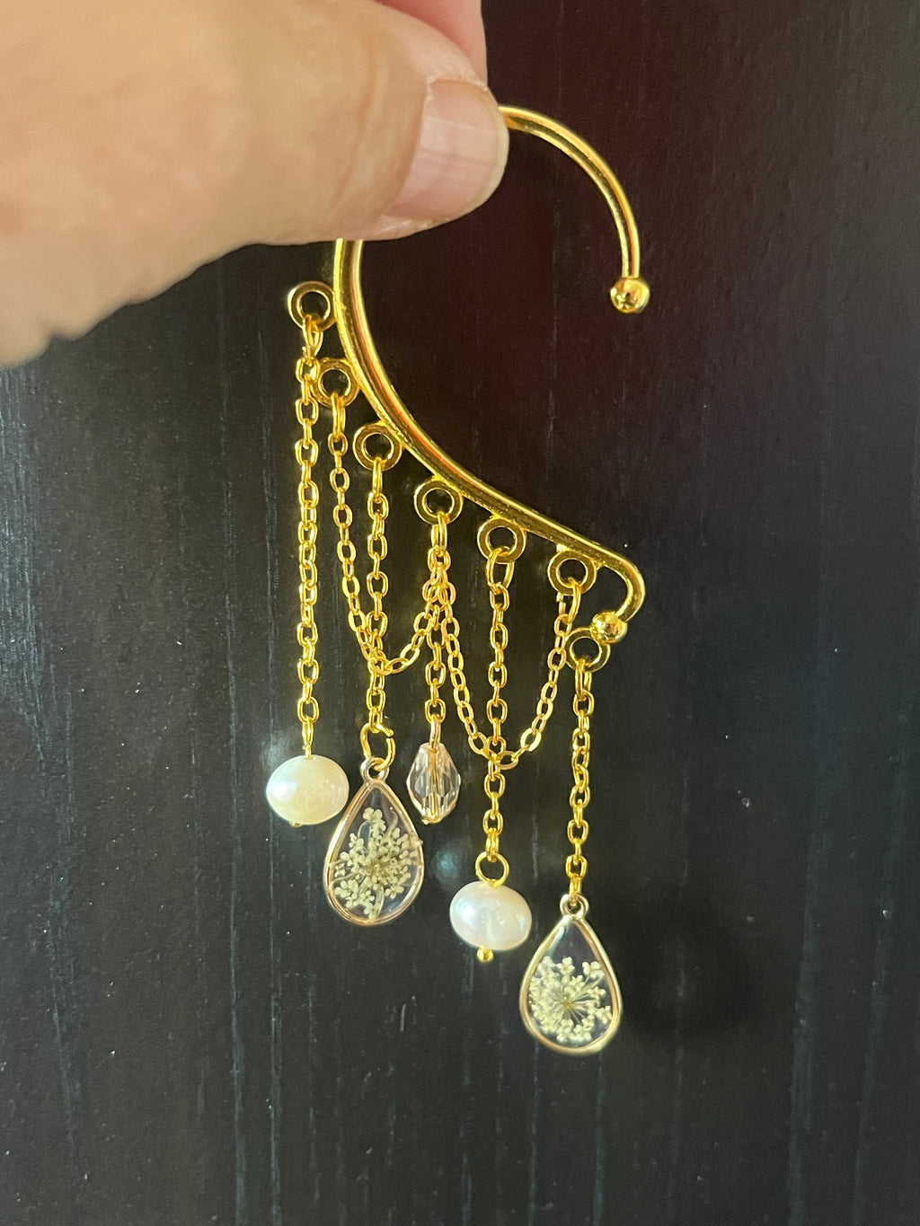 Bijou d’oreille fleurs naturelles, perles et cristal
