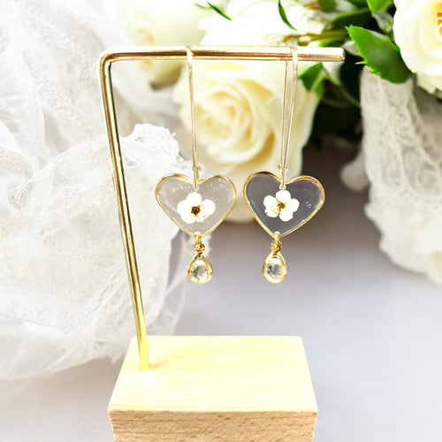 Boucles d’oreilles cœur de spirée - Aux fleurs de Chloé Boucles d’oreilles cœur de spirée Boucles d’oreilles Boucles d’oreilles