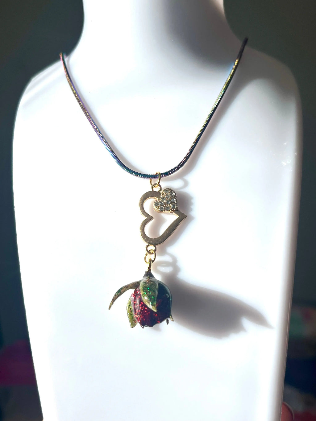 Collier bouton de Rose rouge & cœur zircons Aux fleurs de Chloé