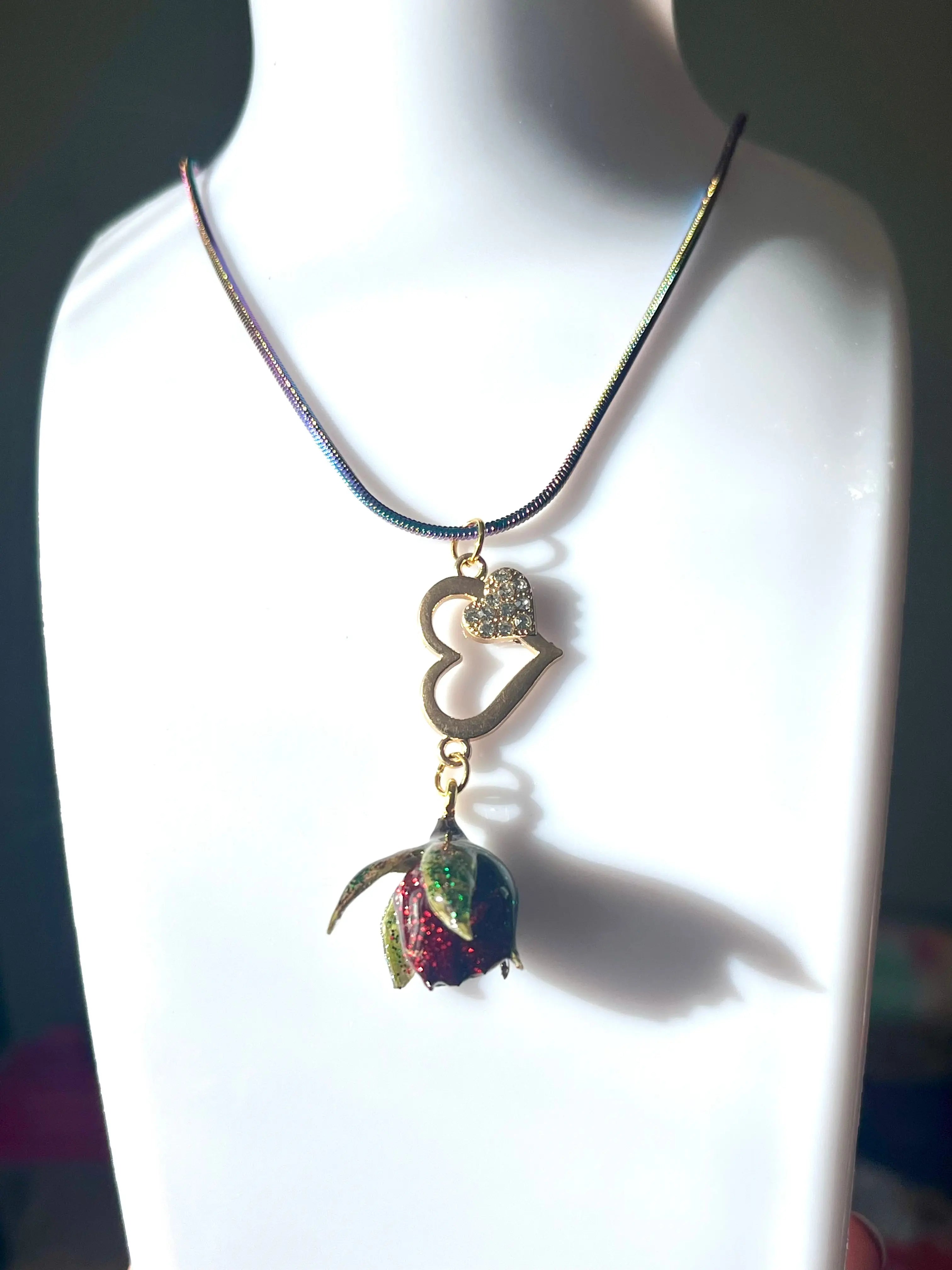 Collier bouton de Rose rouge & cœur zircons Aux fleurs de Chloé