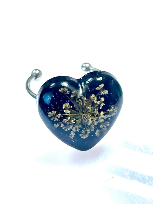 Bague petit cœur noir Fleurs de carotte sauvage - Aux fleurs de Chloé Bague petit cœur noir Fleurs de carotte sauvage Bague Bague
