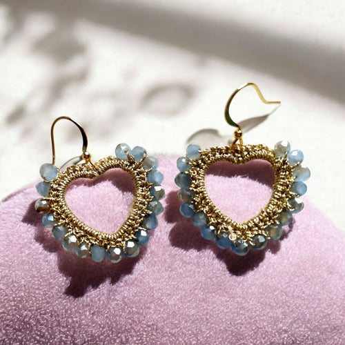 Boucles d’oreilles cœurs de perles de verre - Aux fleurs de Chloé Boucles d’oreilles cœurs de perles de verre Boucles d’oreilles Boucles d’oreilles