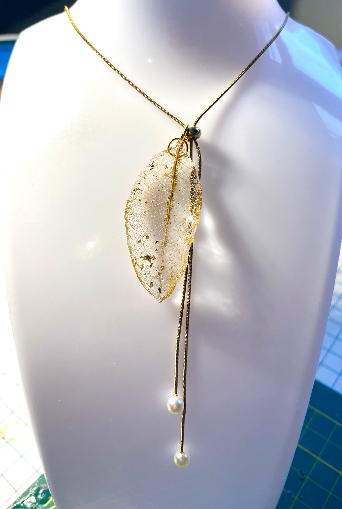 Collier ajustable dentelle végétale Magnolia - Aux fleurs de Chloé Collier ajustable dentelle végétale Magnolia Collier Collier