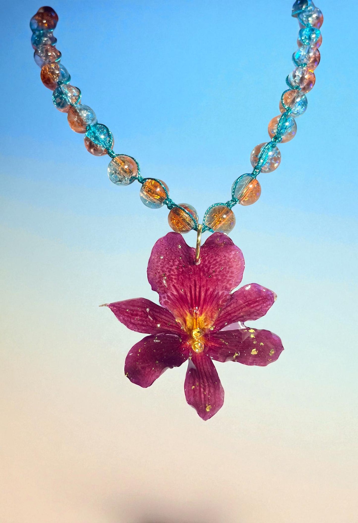 Collier Orchidée Cattleya &perles bleu/orange