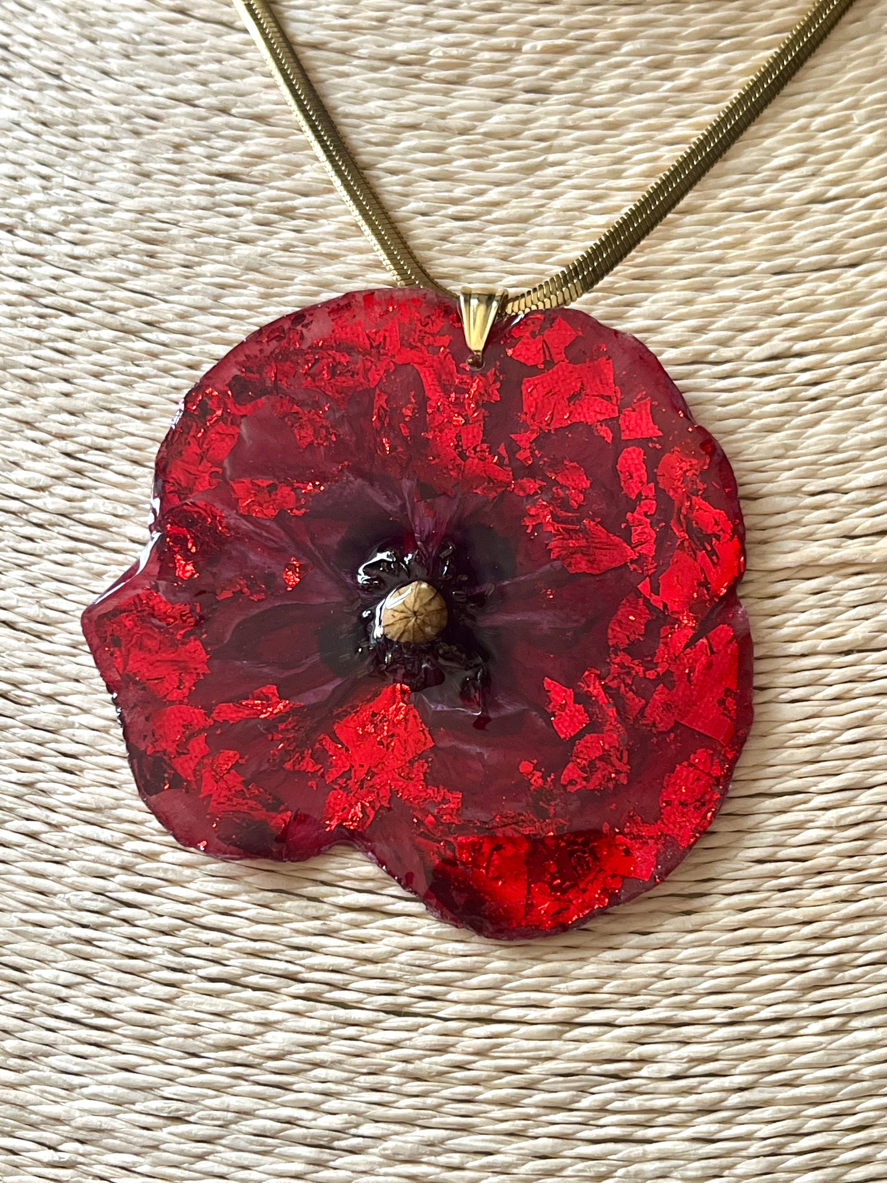 Éclat de Coquelicot – Collier en Fleur Naturelle Éternisée