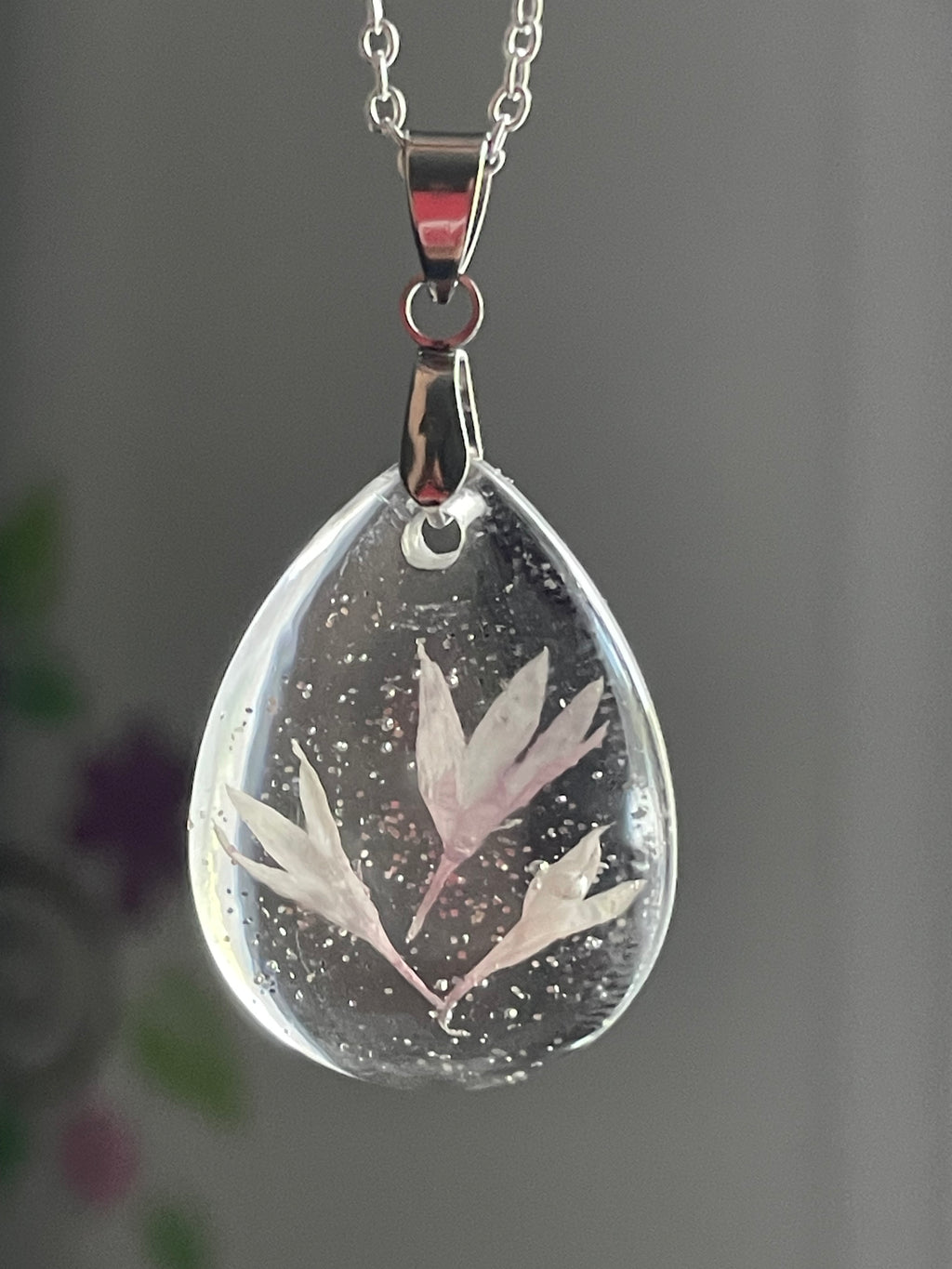 Pendentif Pétales Centaurée & paillettes - Aux fleurs de Chloé Pendentif Pétales Centaurée & paillettes Collier Collier