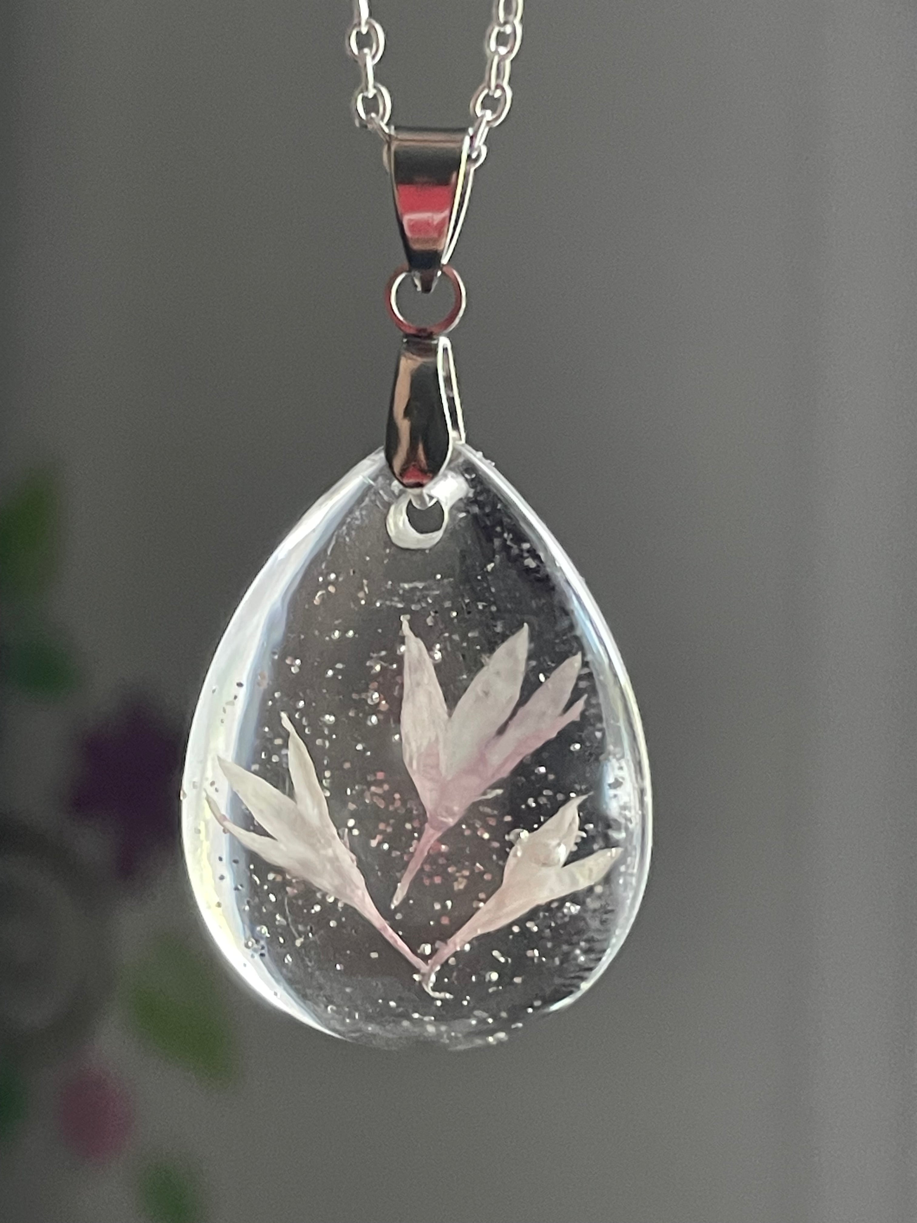 Pendentif Pétales Centaurée & paillettes - Aux fleurs de Chloé Pendentif Pétales Centaurée & paillettes Collier Collier