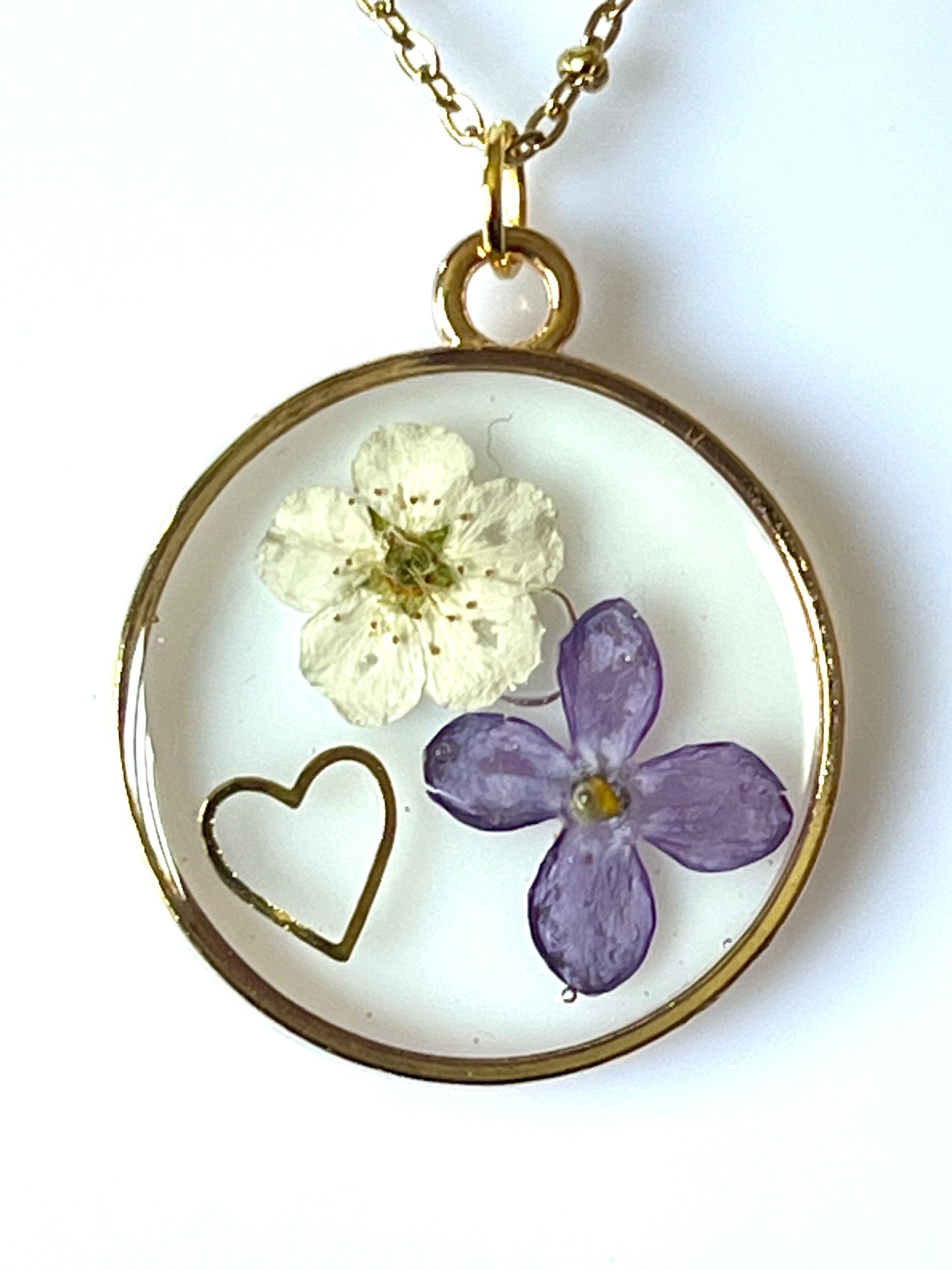 🌸 Collier médaillon fleurs de lilas & églantine