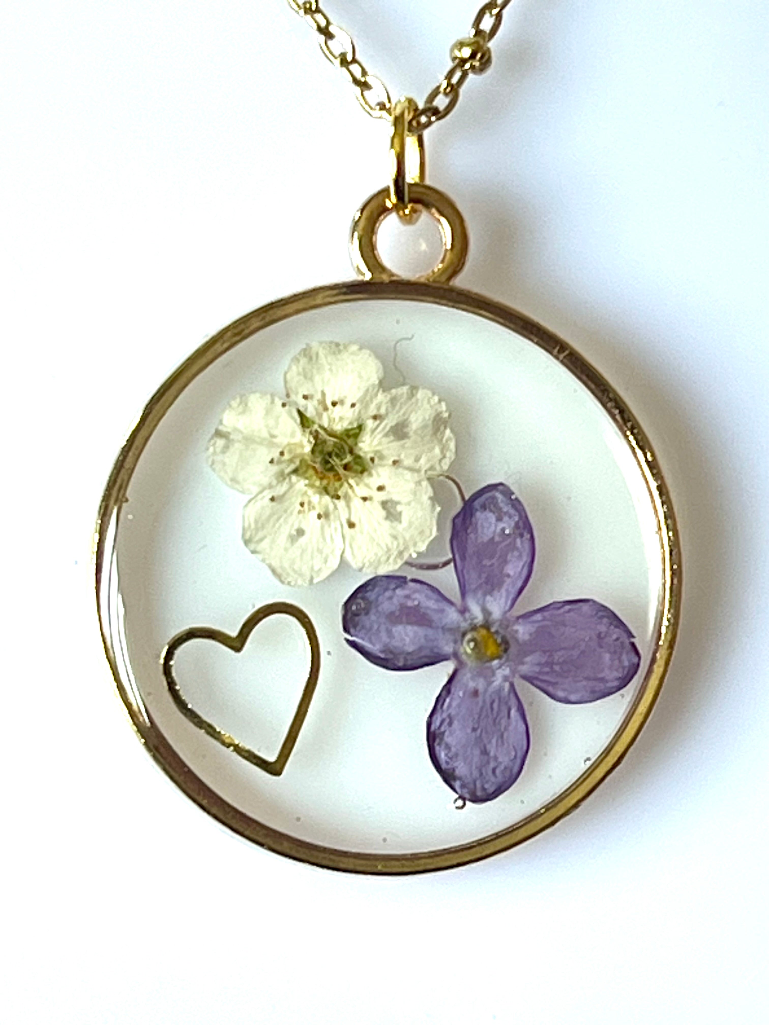 🌸 Collier médaillon fleurs de lilas & églantine