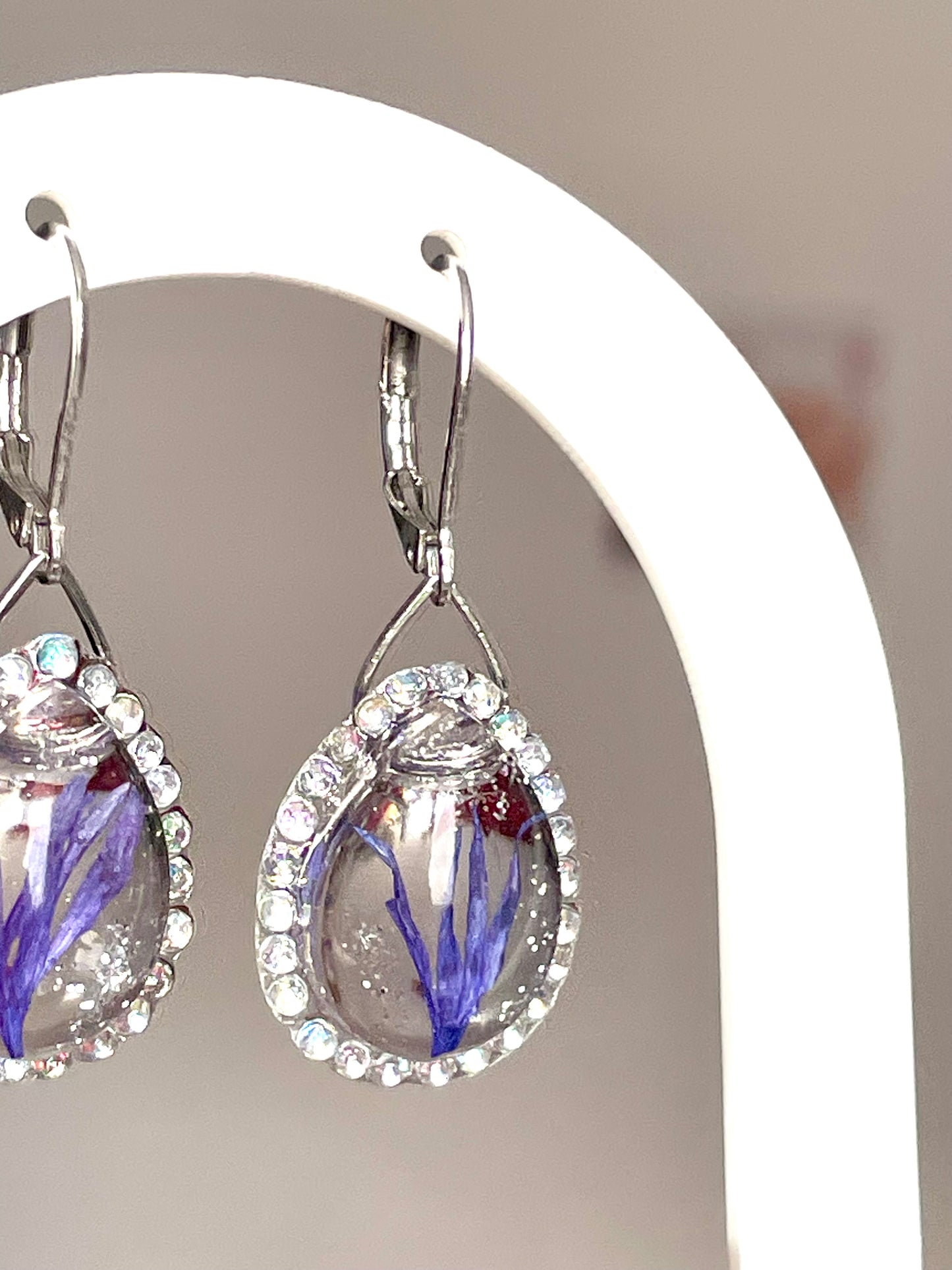 Boucles d’oreilles larmes de Bleuet & strass