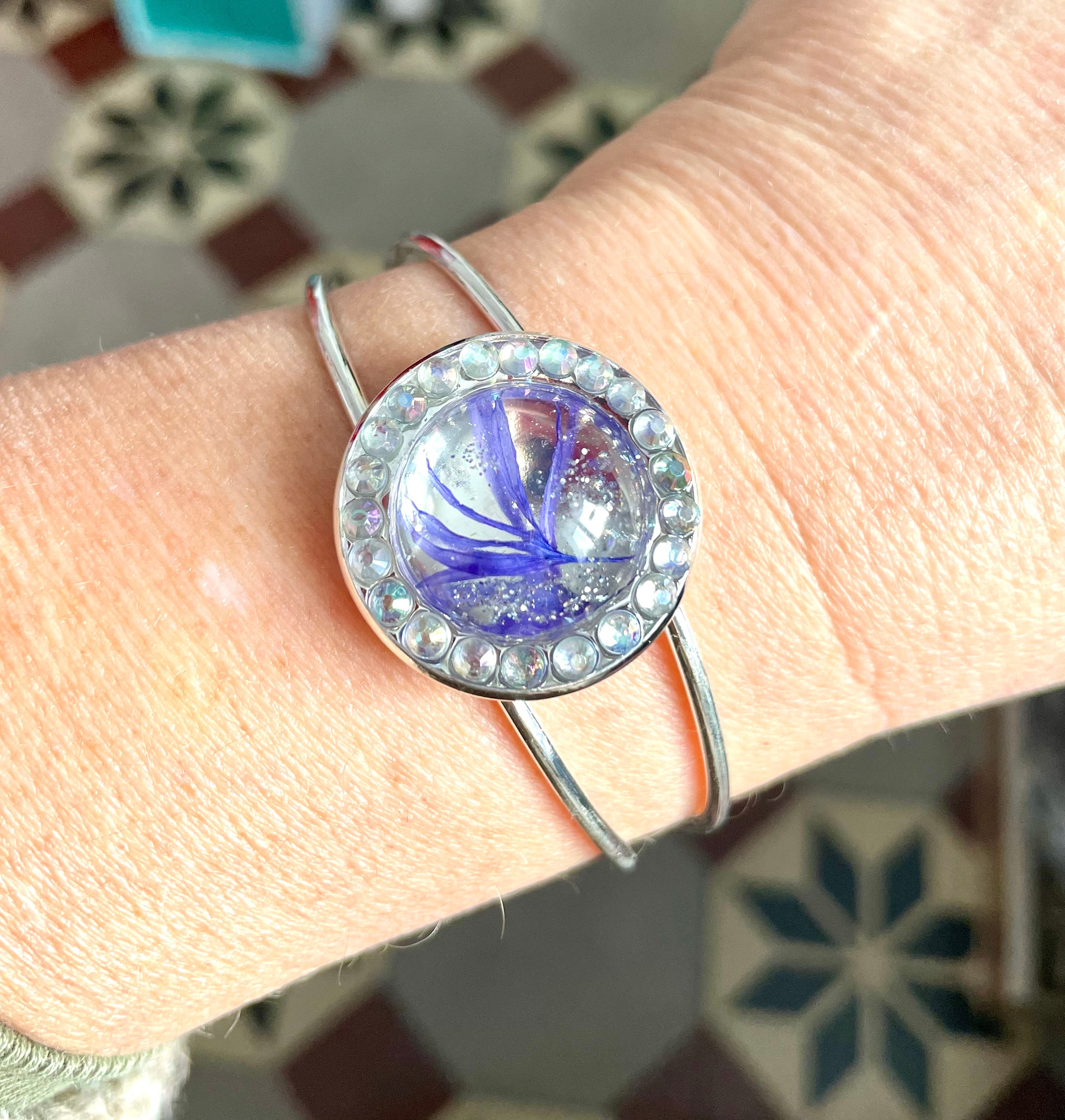 Bracelet manchette Bleuet & strass - Aux fleurs de Chloé Bracelet manchette Bleuet & strass Bracelet Bracelet