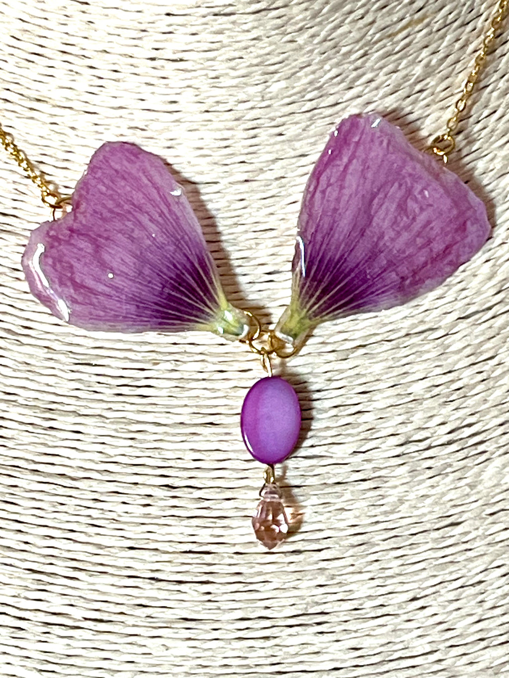 Collier Ailes de Fée – Rose Trémière & Cristal Preciosa