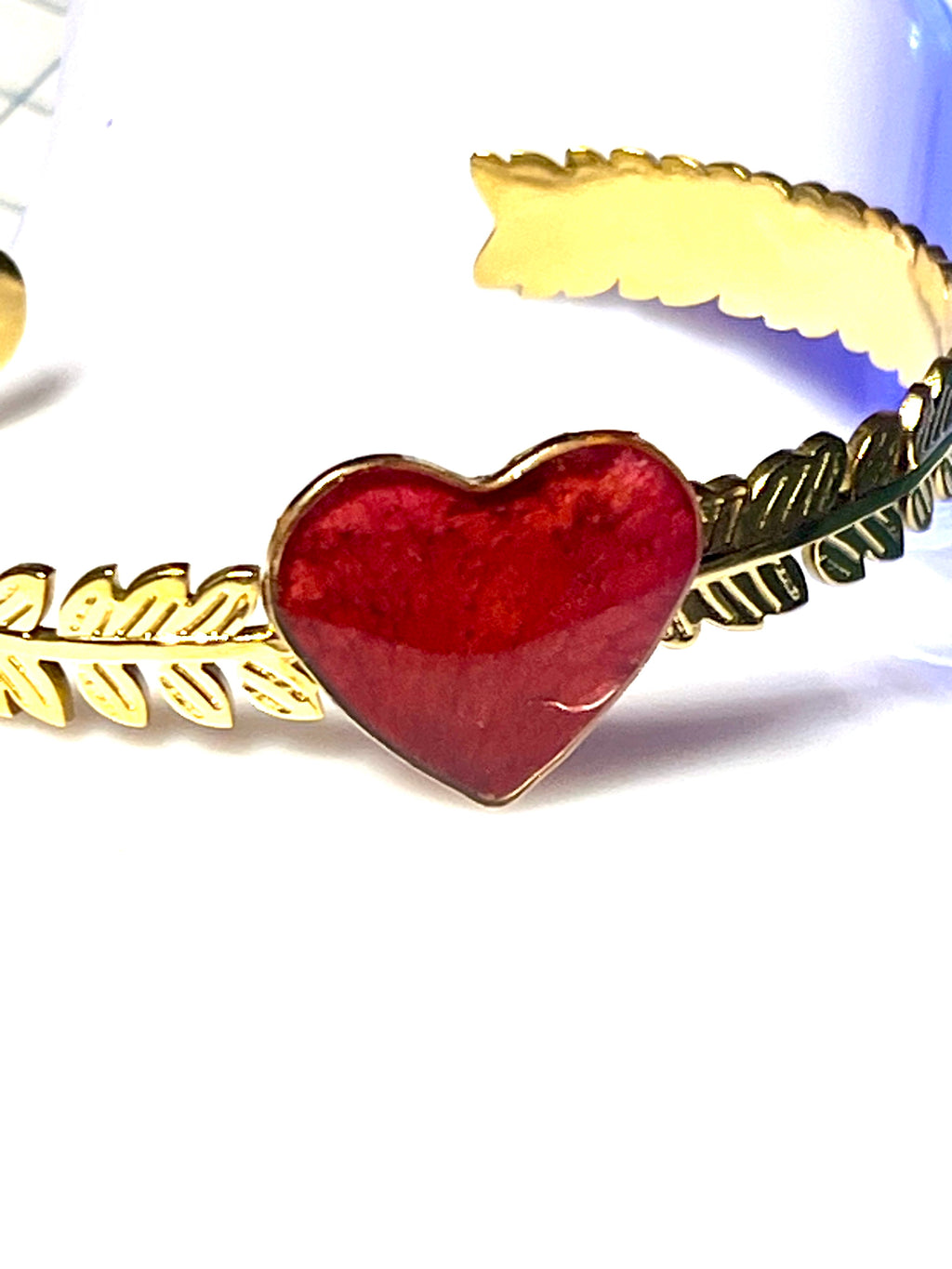 Bracelet manchette doré cœur de Camélia - Aux fleurs de Chloé Bracelet manchette doré cœur de Camélia Bracelet Bracelet